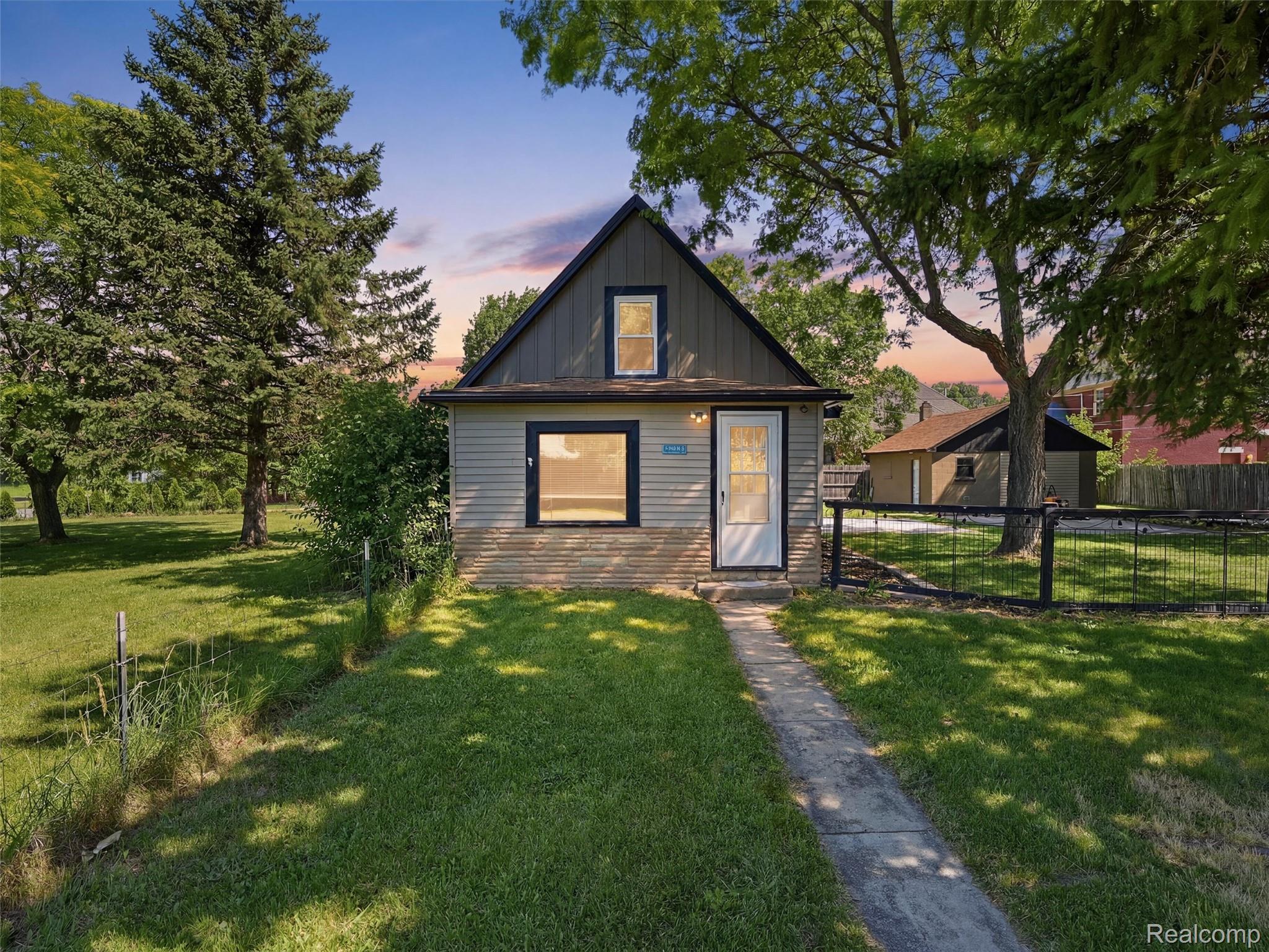16853, Helen, Southgate, Michigan, 48195