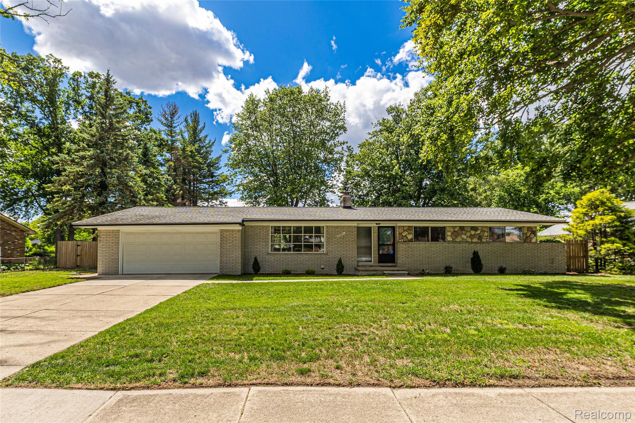 25801, Pine View, Warren, Michigan, 48091