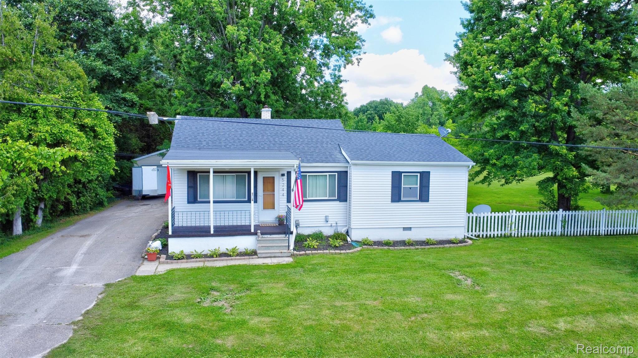 5244, Oleksyn, Flint, Michigan, 48504