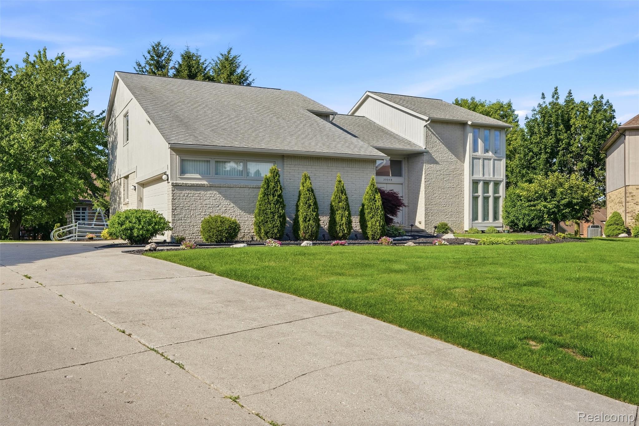 39044, Wilton, Farmington Hills, Michigan, 48331