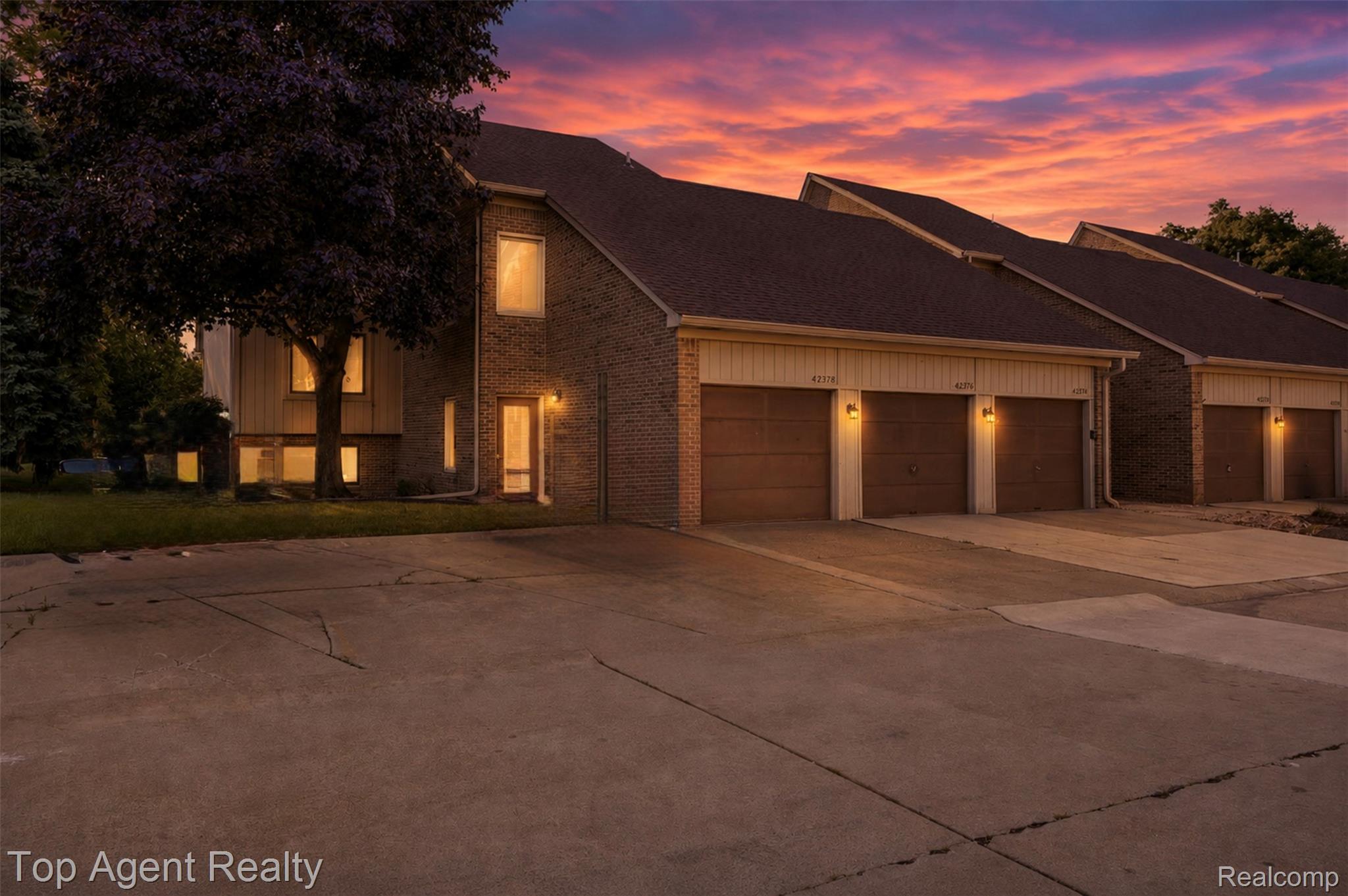 42374, Lochmoor, Clinton Township, Michigan, 48038