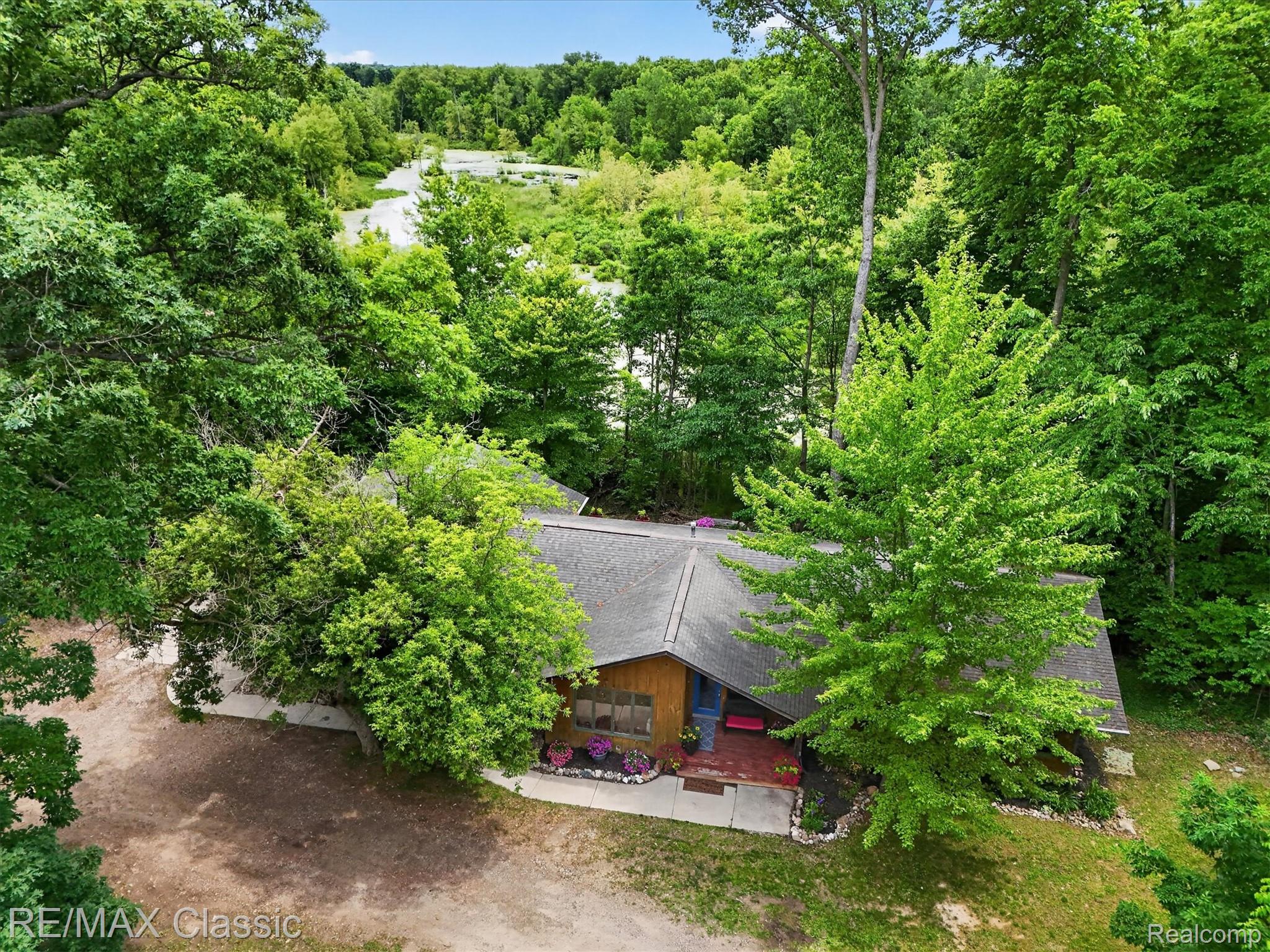 12189, Gage, Holly, Michigan, 48442
