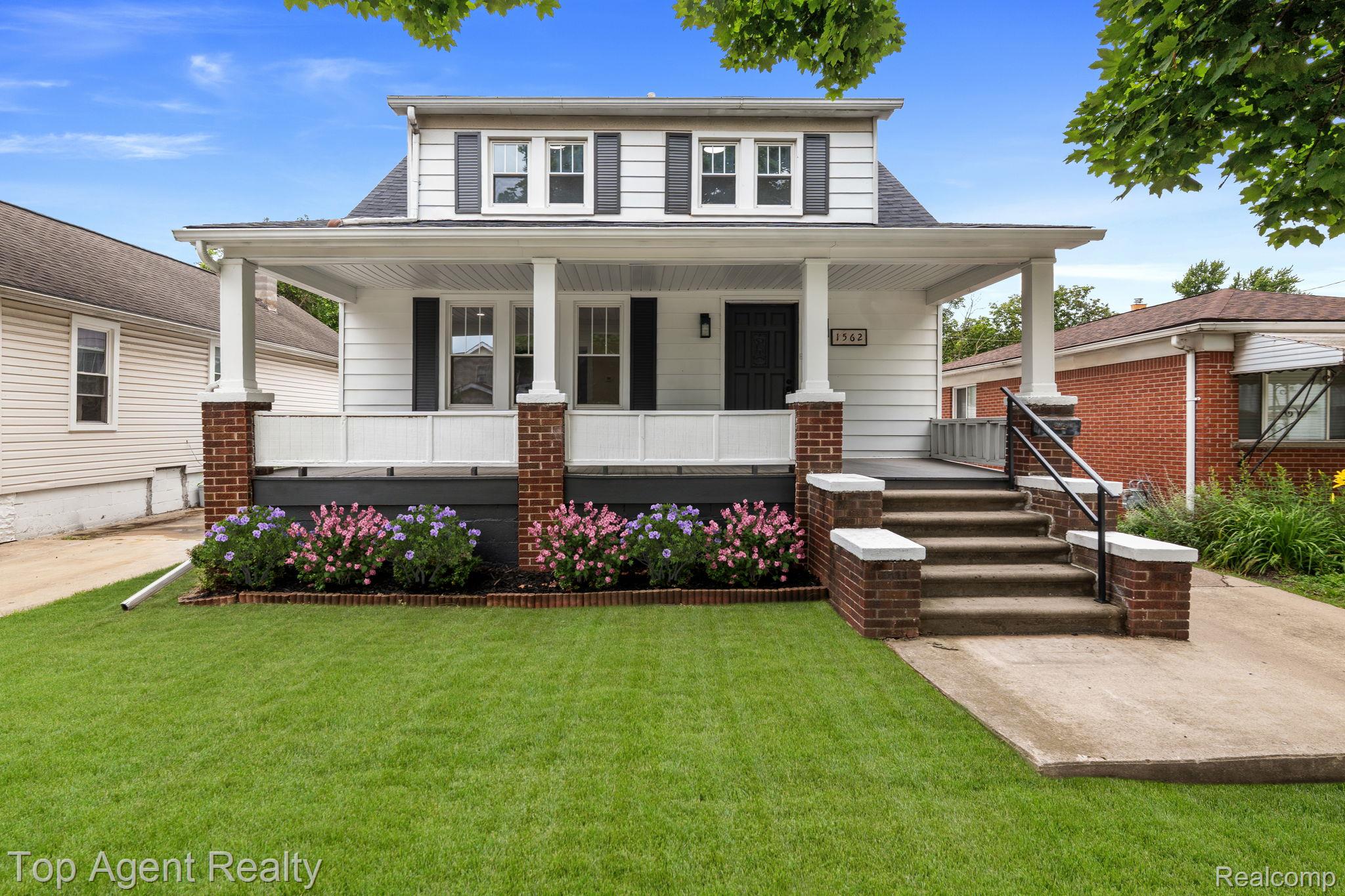 1562, Lafayette, Lincoln Park, Michigan, 48146