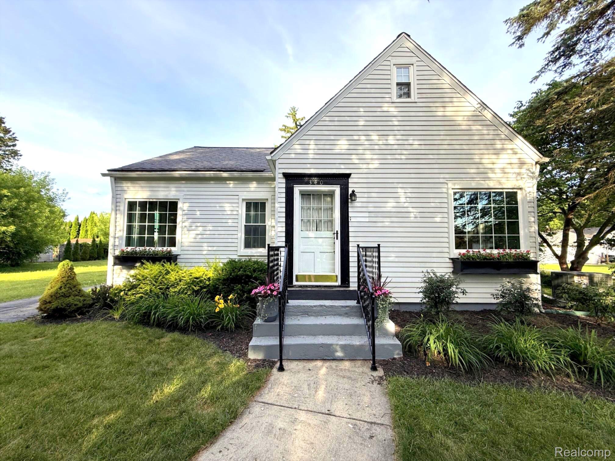 340, Hagadorn, South Lyon, Michigan, 48178