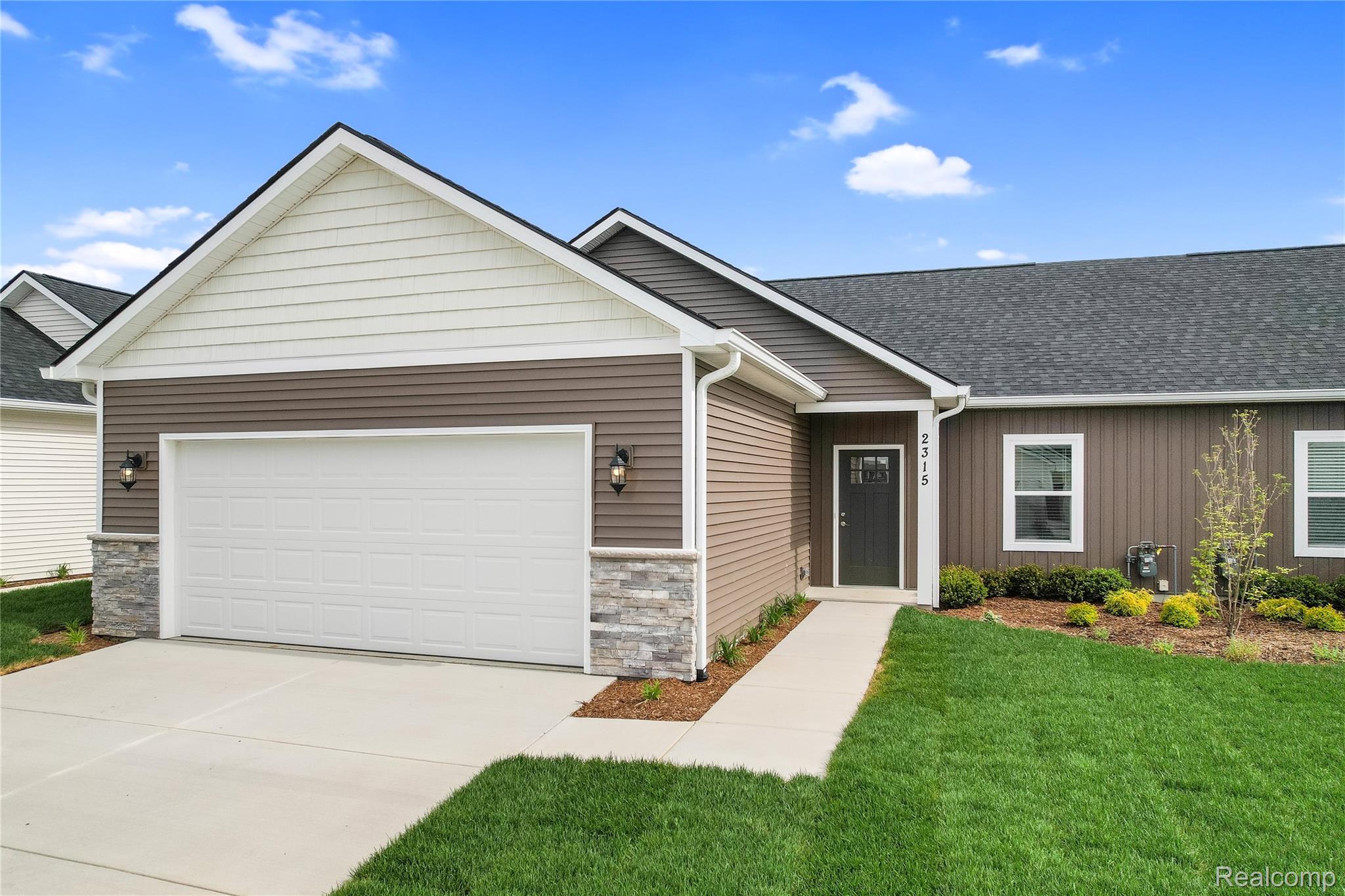 2255, Gilder, Howell, Michigan, 48843