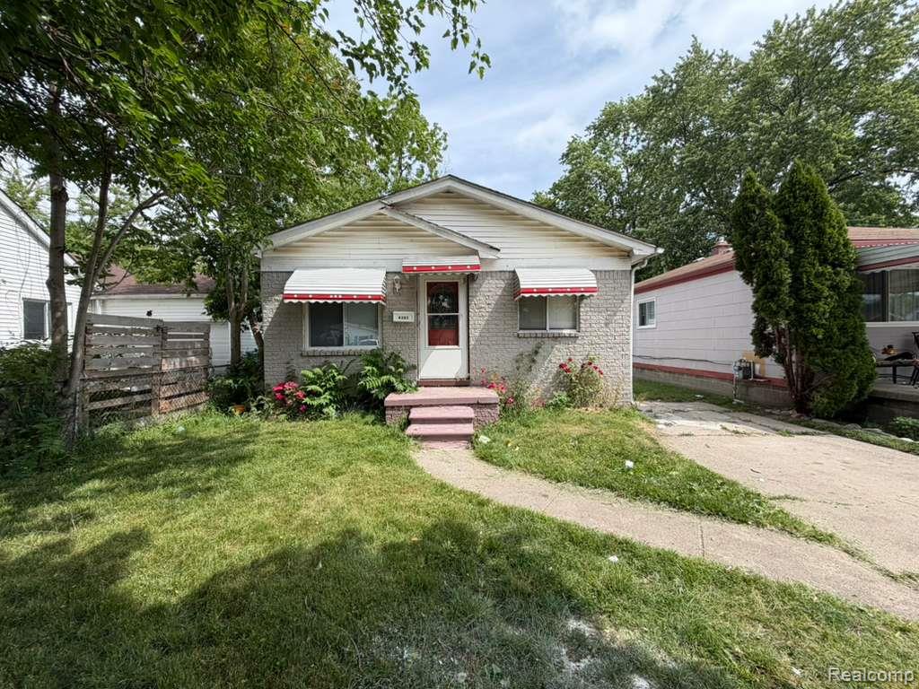 8307, Essex, Warren, Michigan, 48089