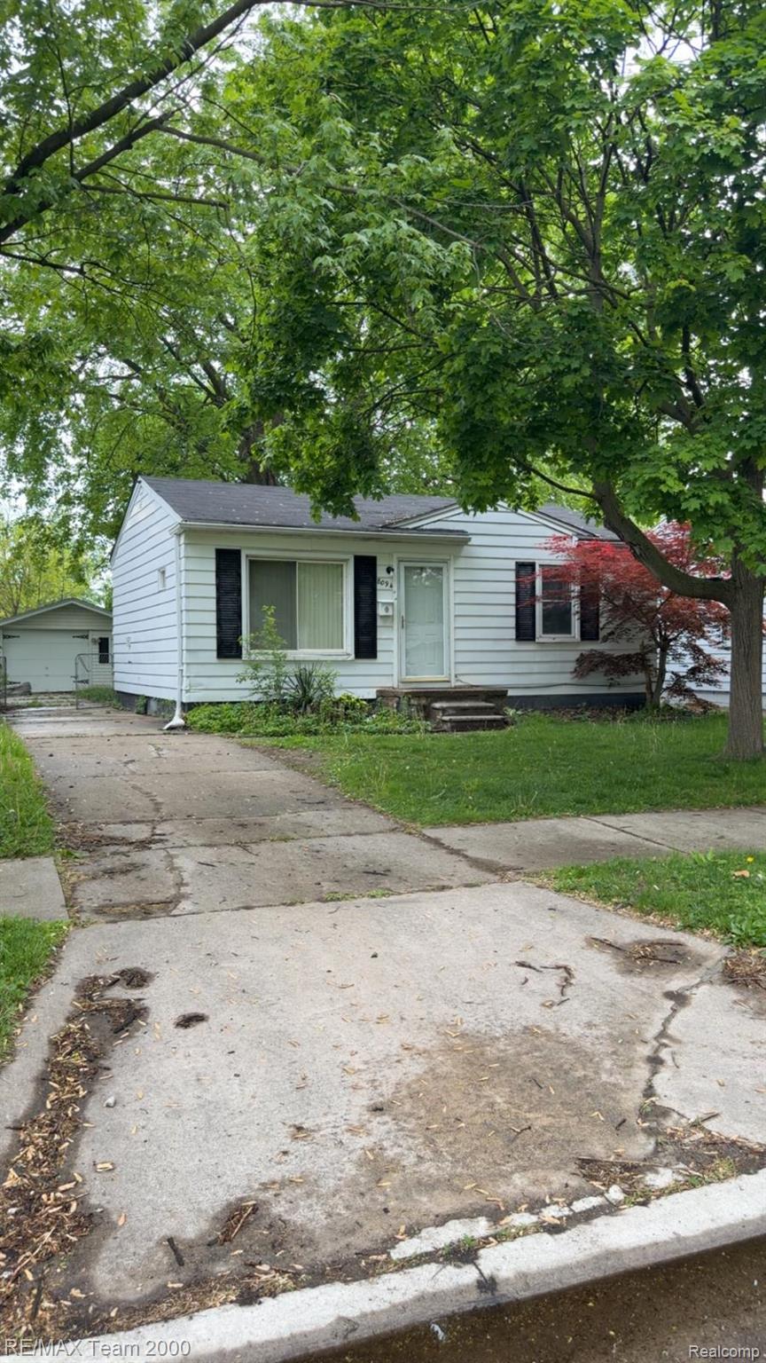 8094, Oak, Taylor, Michigan, 48180