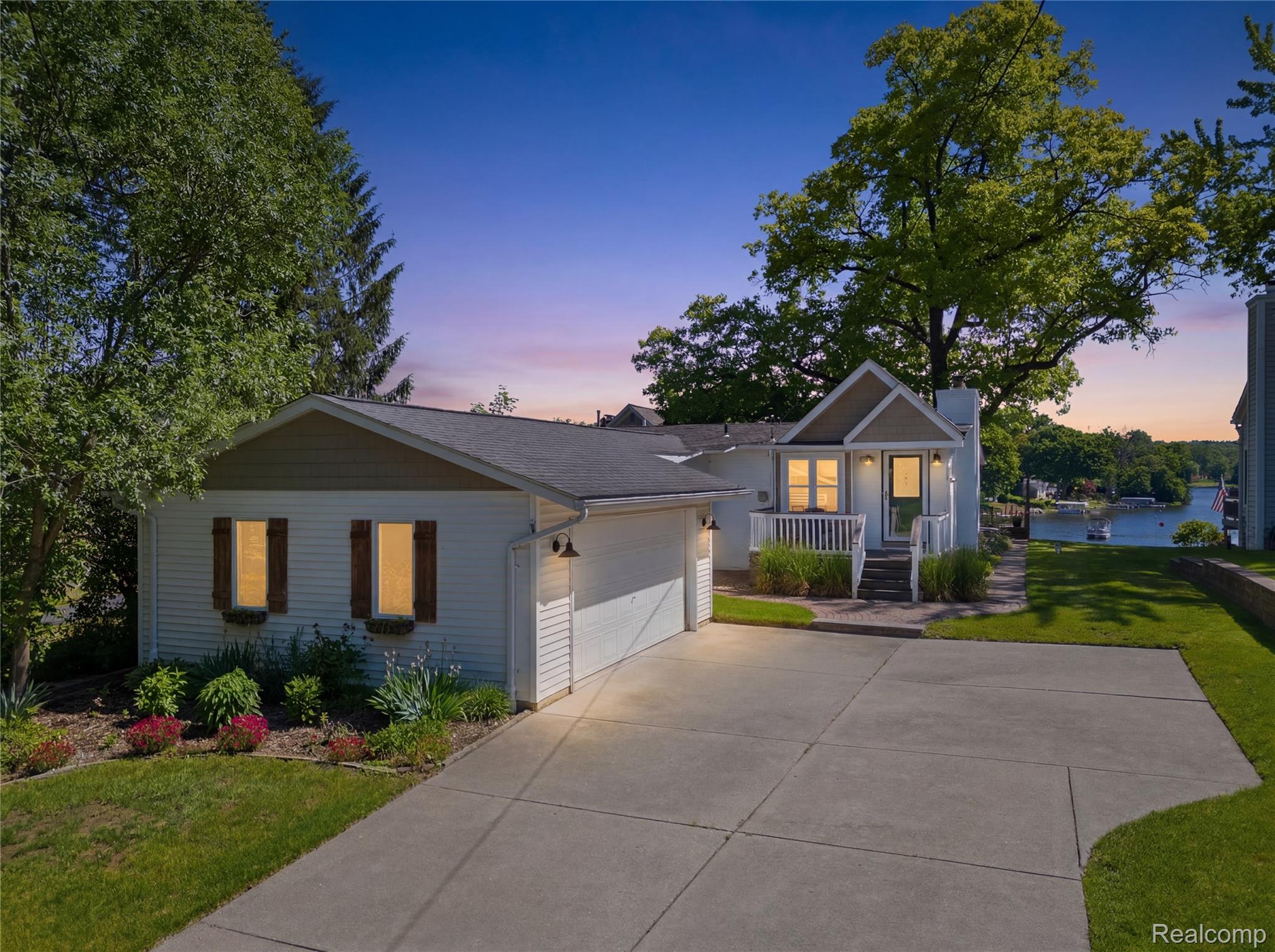 10470, King, Davisburg, Michigan, 48350