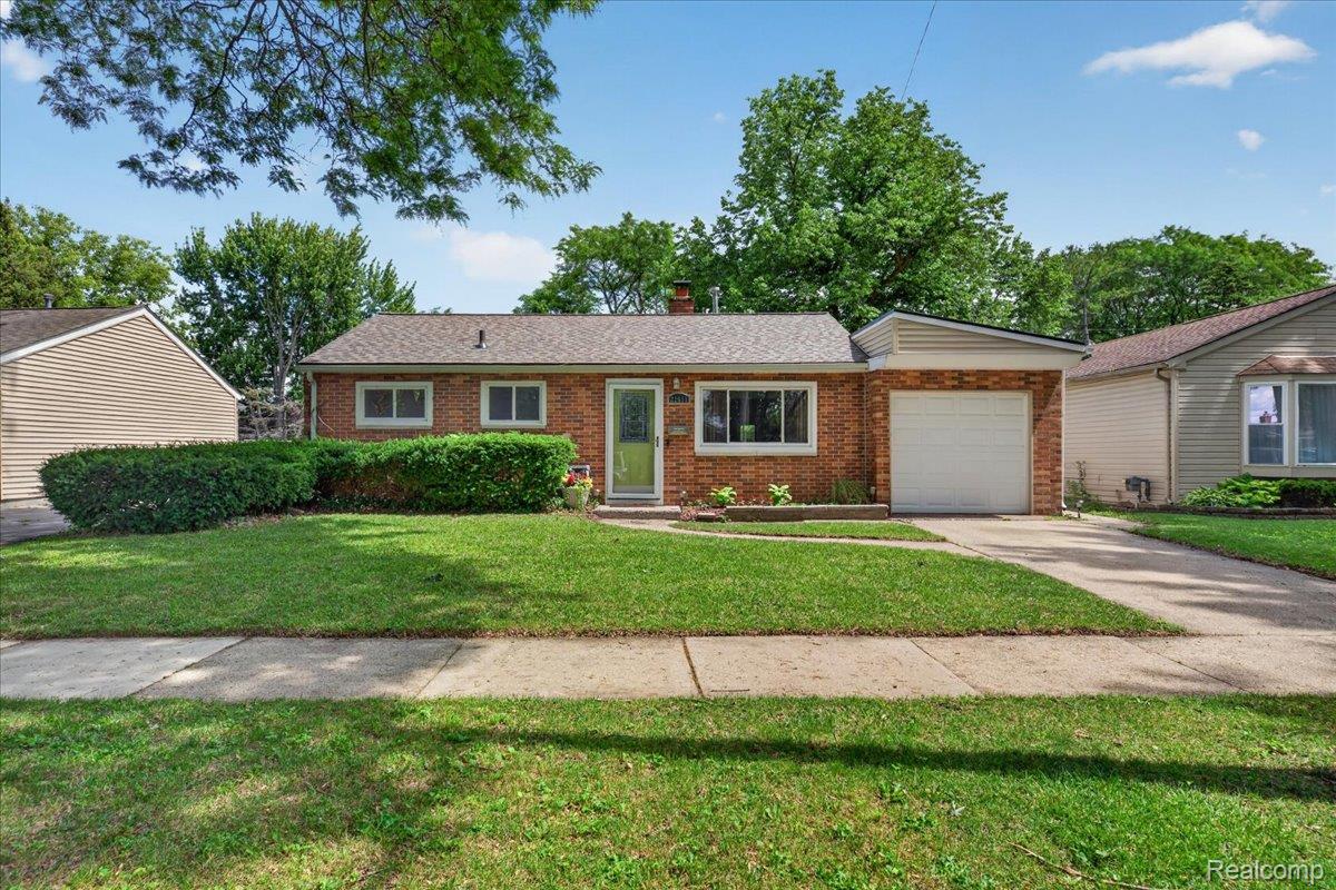 22611, Detour, St. Clair Shores, Michigan, 48082