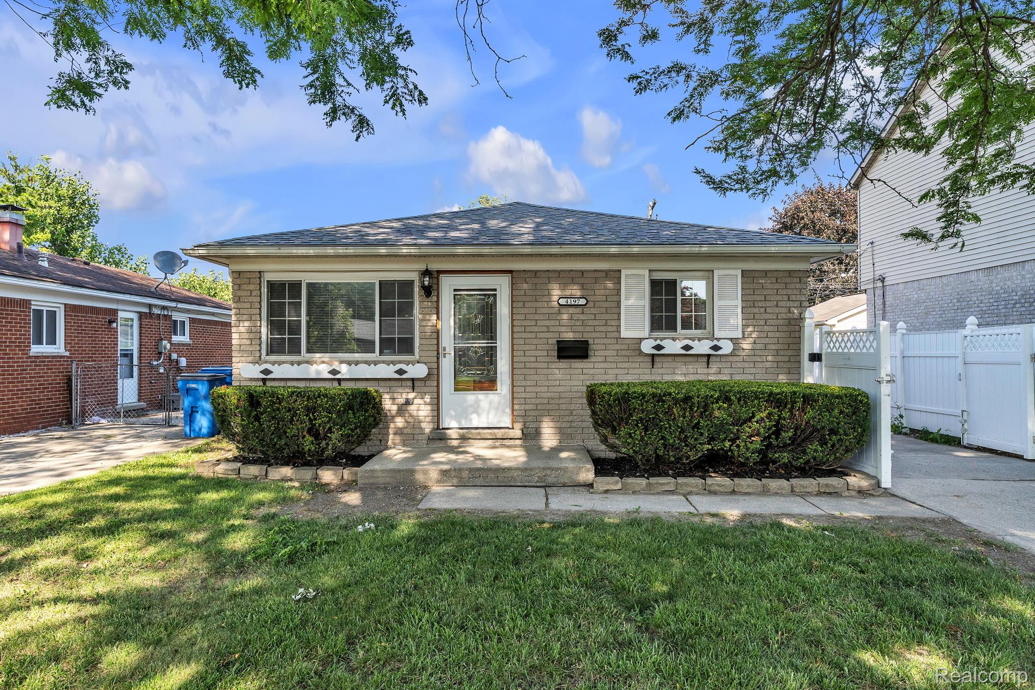 4197, Monroe, Dearborn Heights, Michigan, 48125