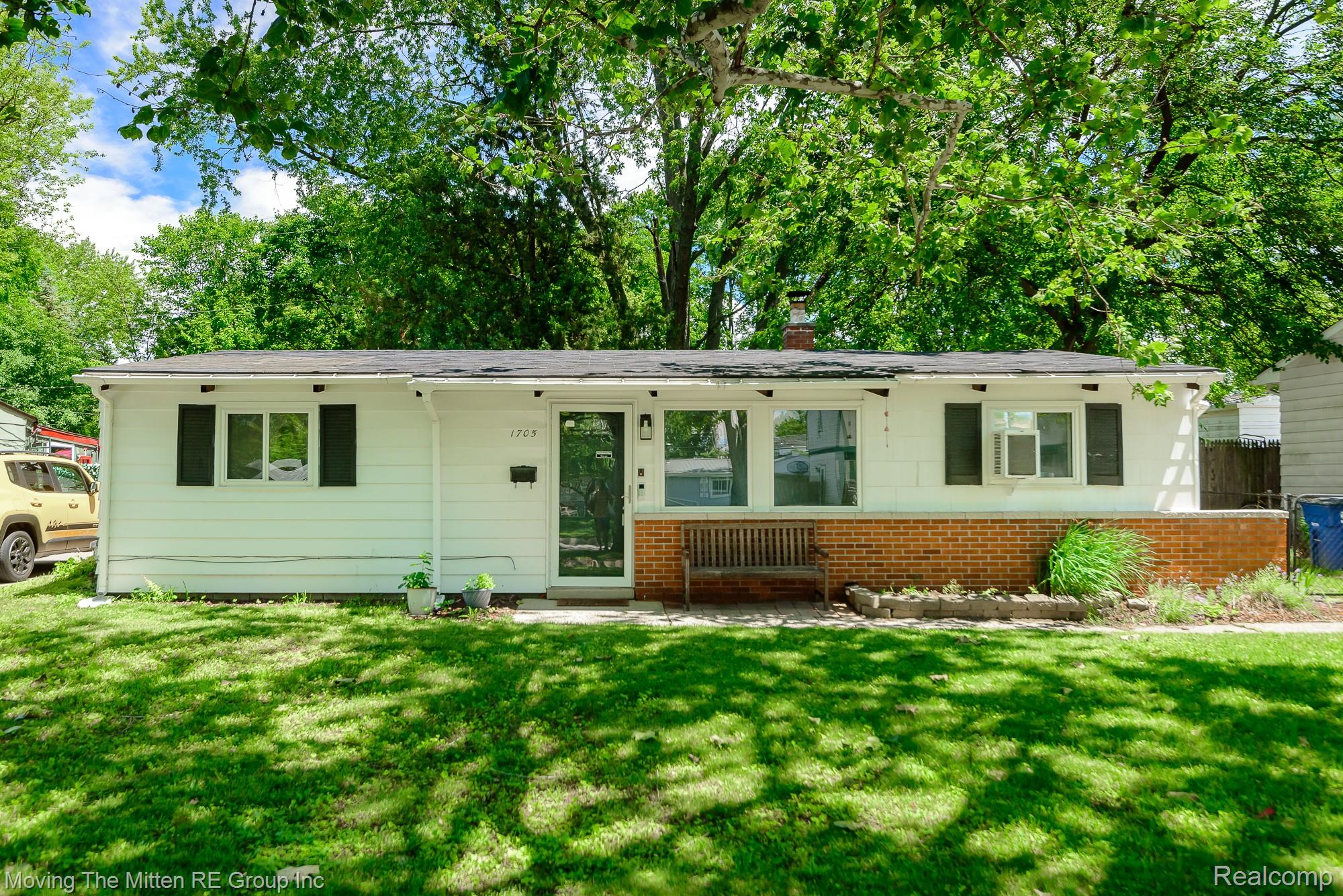 1705, Carlson, Westland, Michigan, 48186