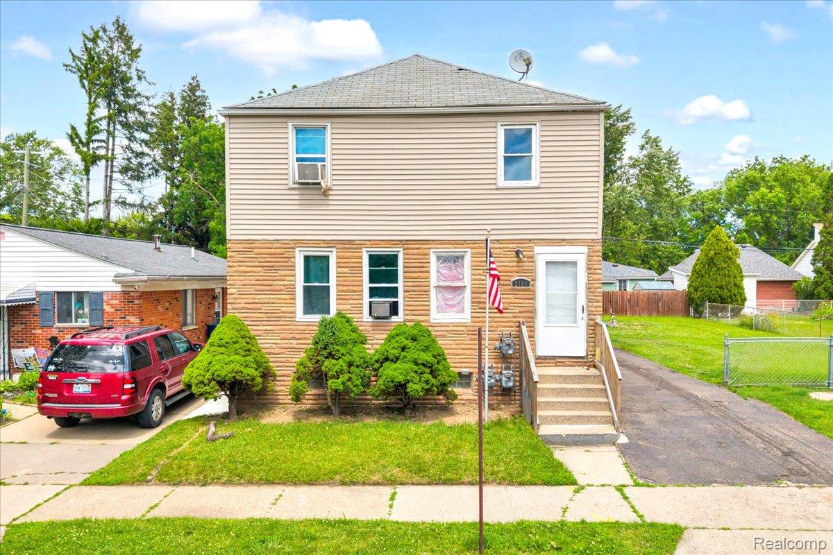 2180, Olive, Lincoln Park, Michigan, 48146