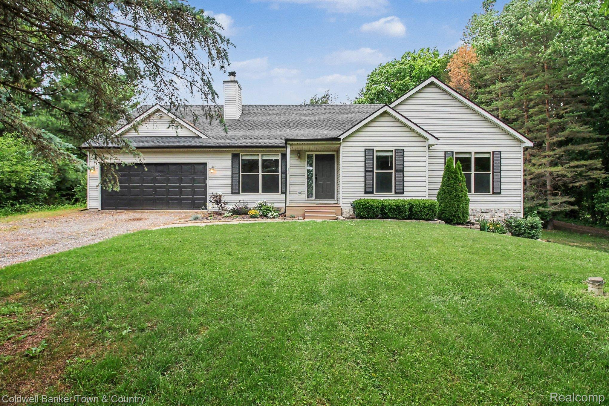 332, Triangle Lake, Howell, Michigan, 48843