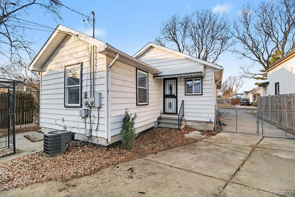 1228, Jarvis, Hazel Park, Michigan, 48030