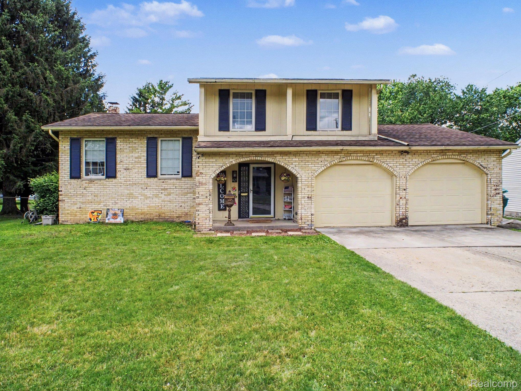 428, Carrie, Flushing, Michigan, 48433