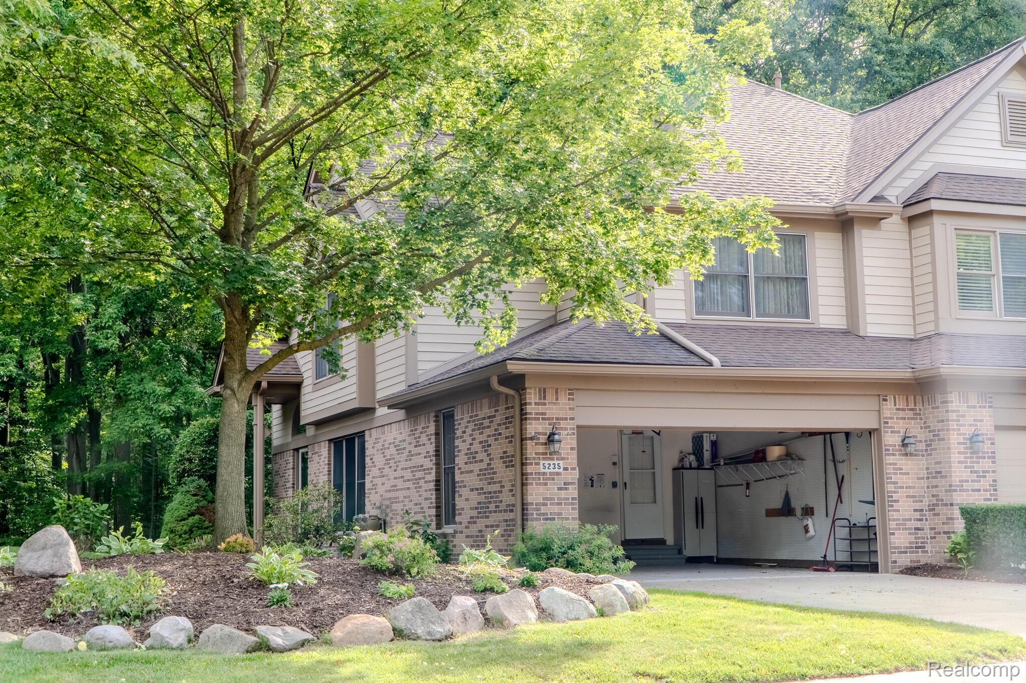 5235, Royal Vale, #70, Dearborn, Michigan, 48126
