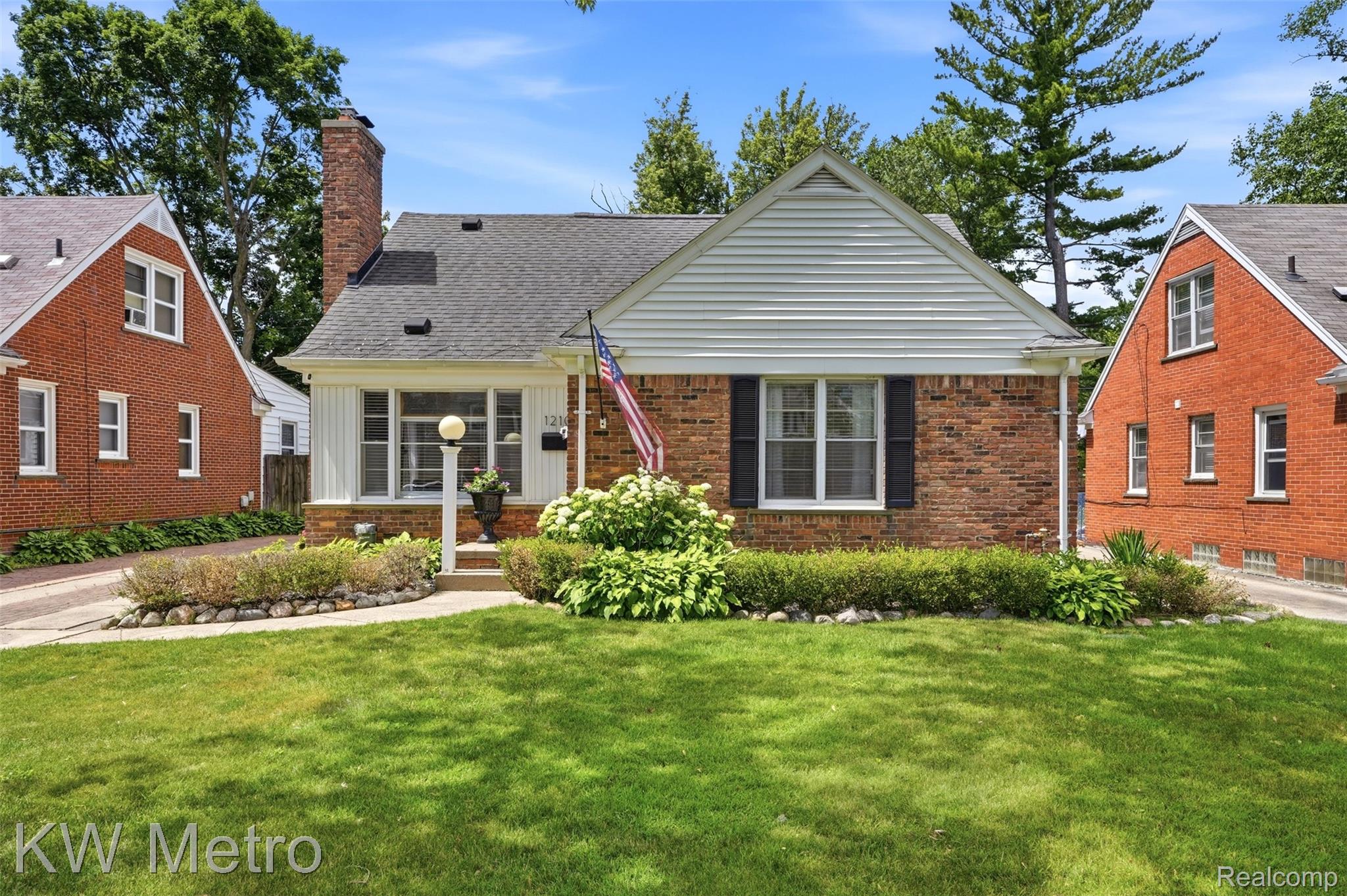 1210, Lyons, Royal Oak, Michigan, 48073