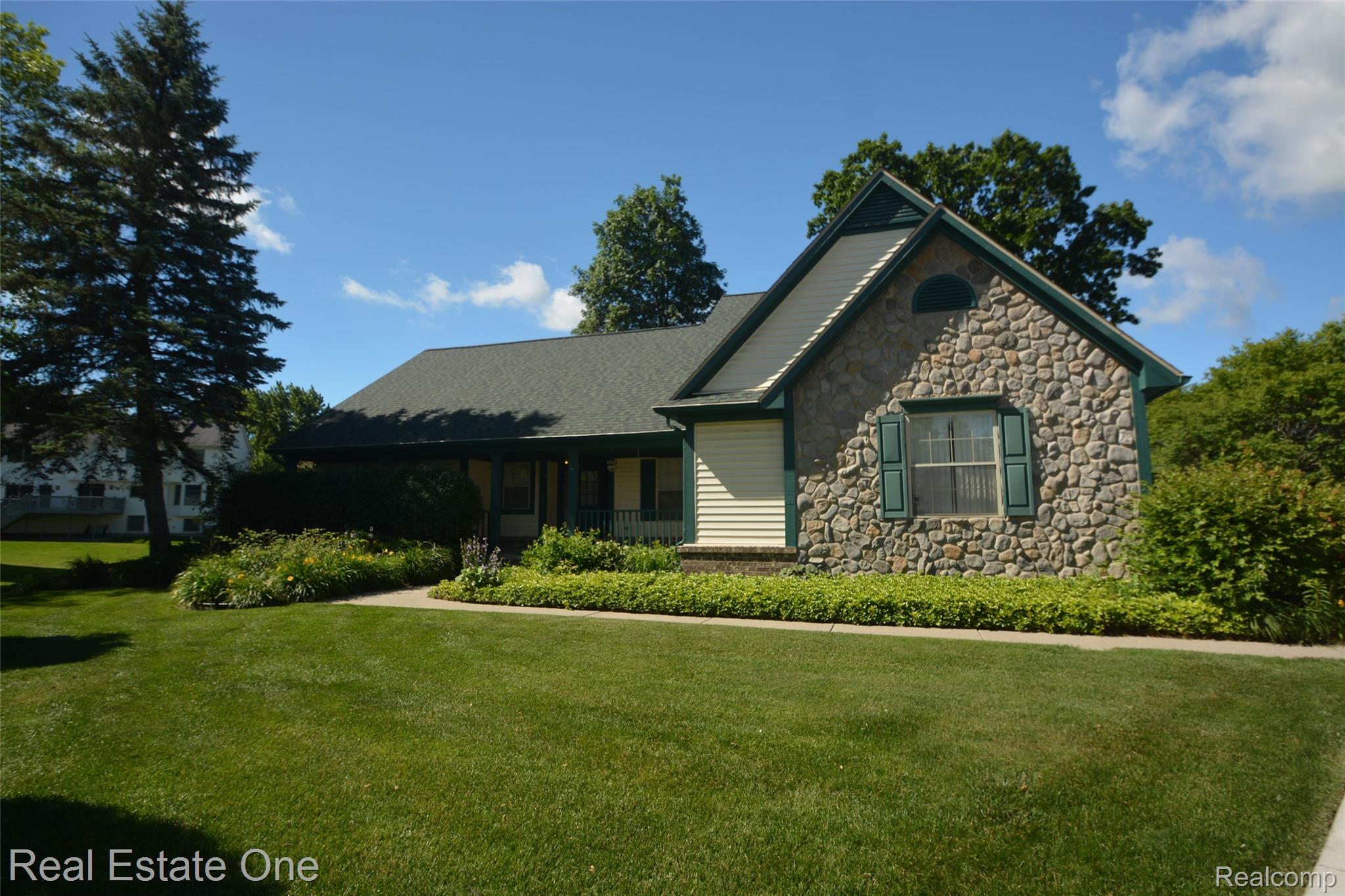 2140, View, Lake Orion, Michigan, 48360