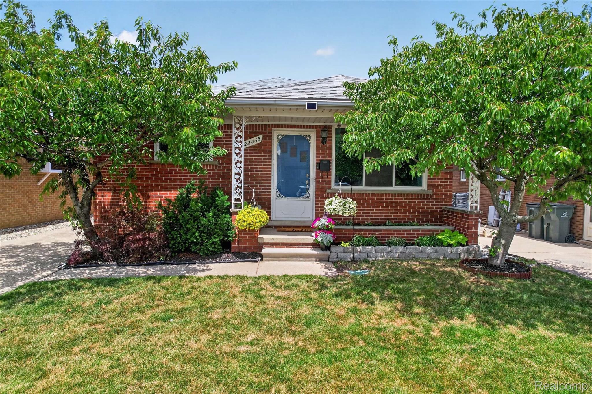 22435, Lange, St. Clair Shores, Michigan, 48080