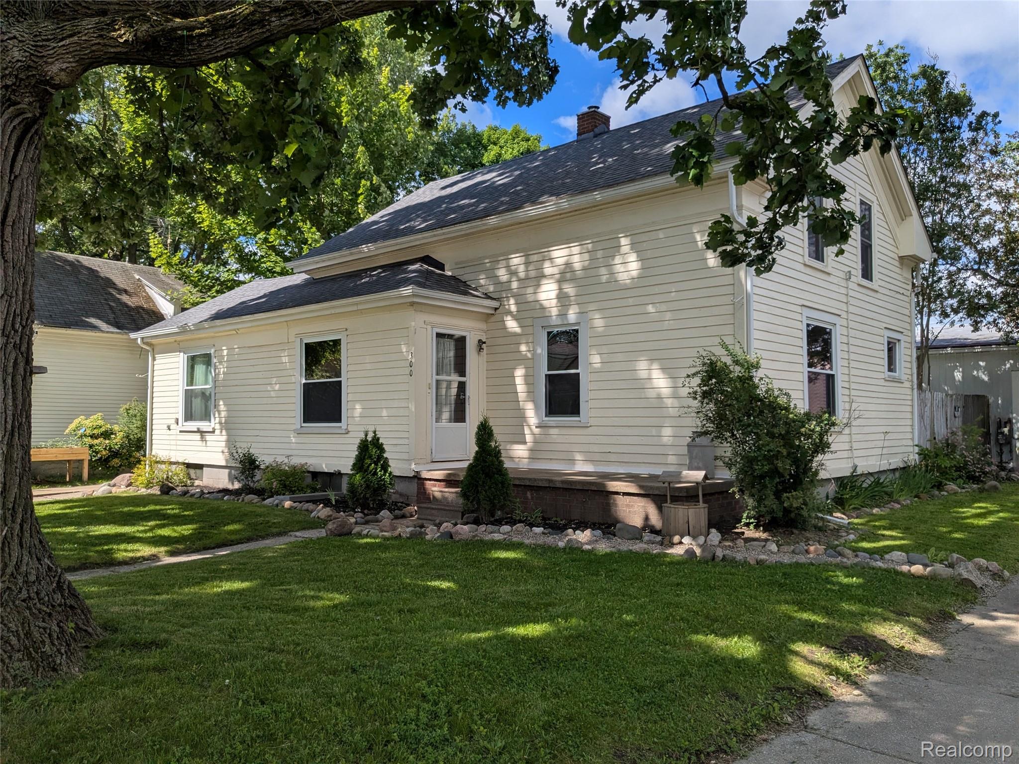 300, Bristol, S, Almont, Michigan, 48003