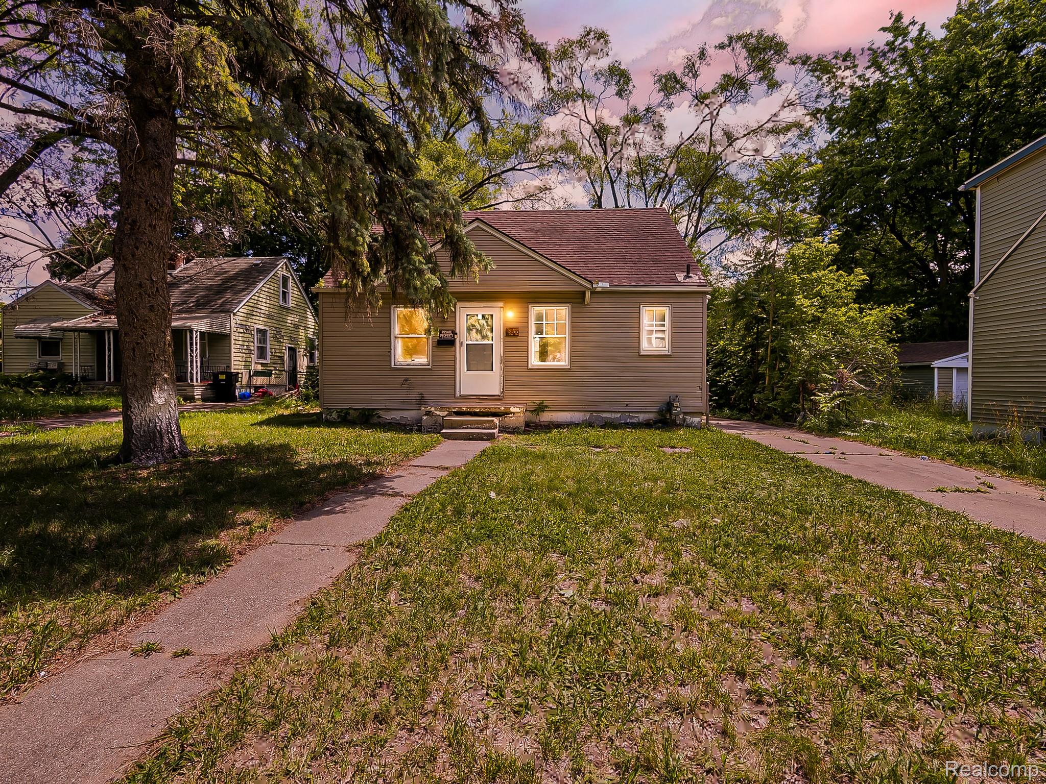 16200, Chatham, Detroit, Michigan, 48219