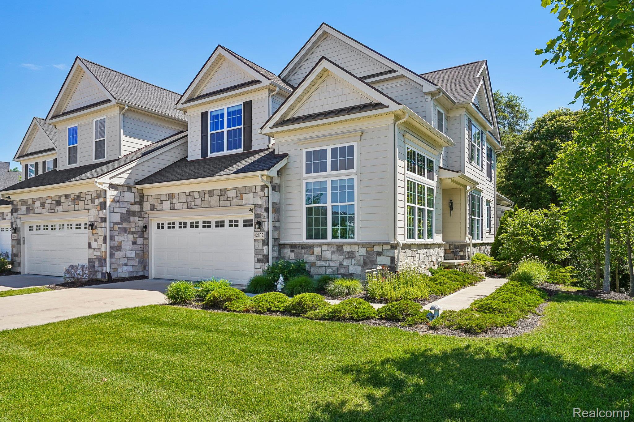 42832, Cardinal, Novi, Michigan, 48375