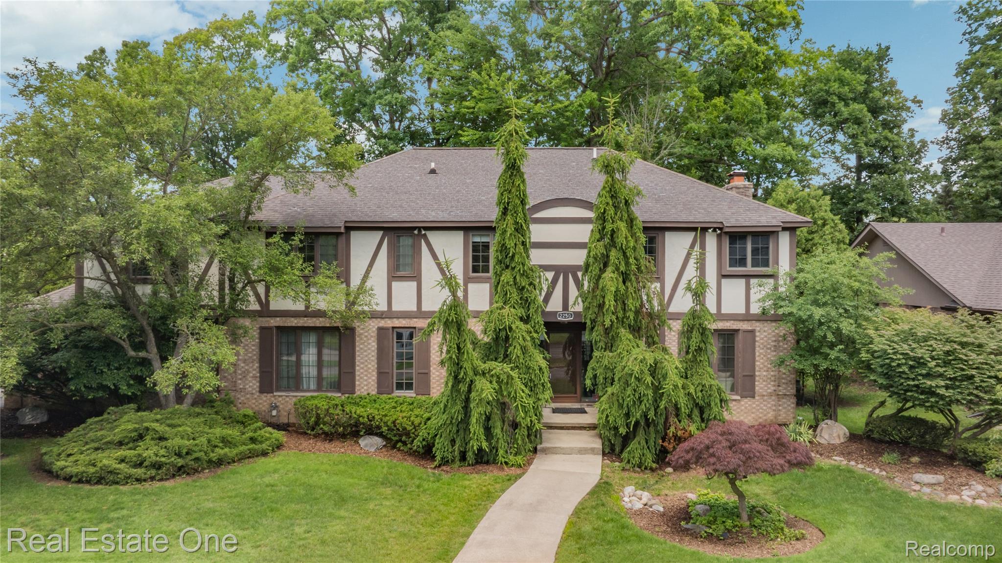 2250, Bloomfield Woods, West Bloomfield, Michigan, 48323