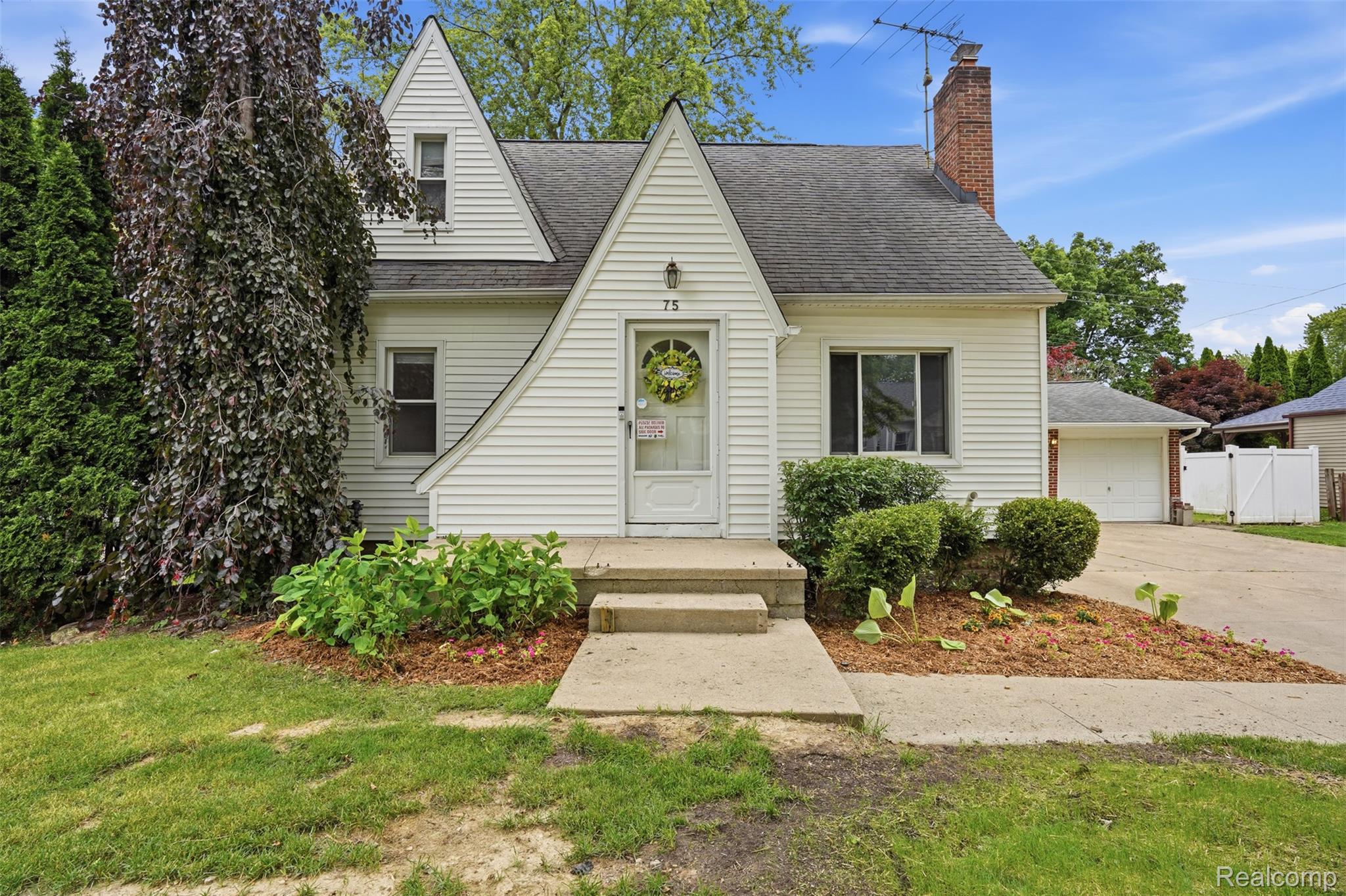 75, Preston, Waterford, Michigan, 48328