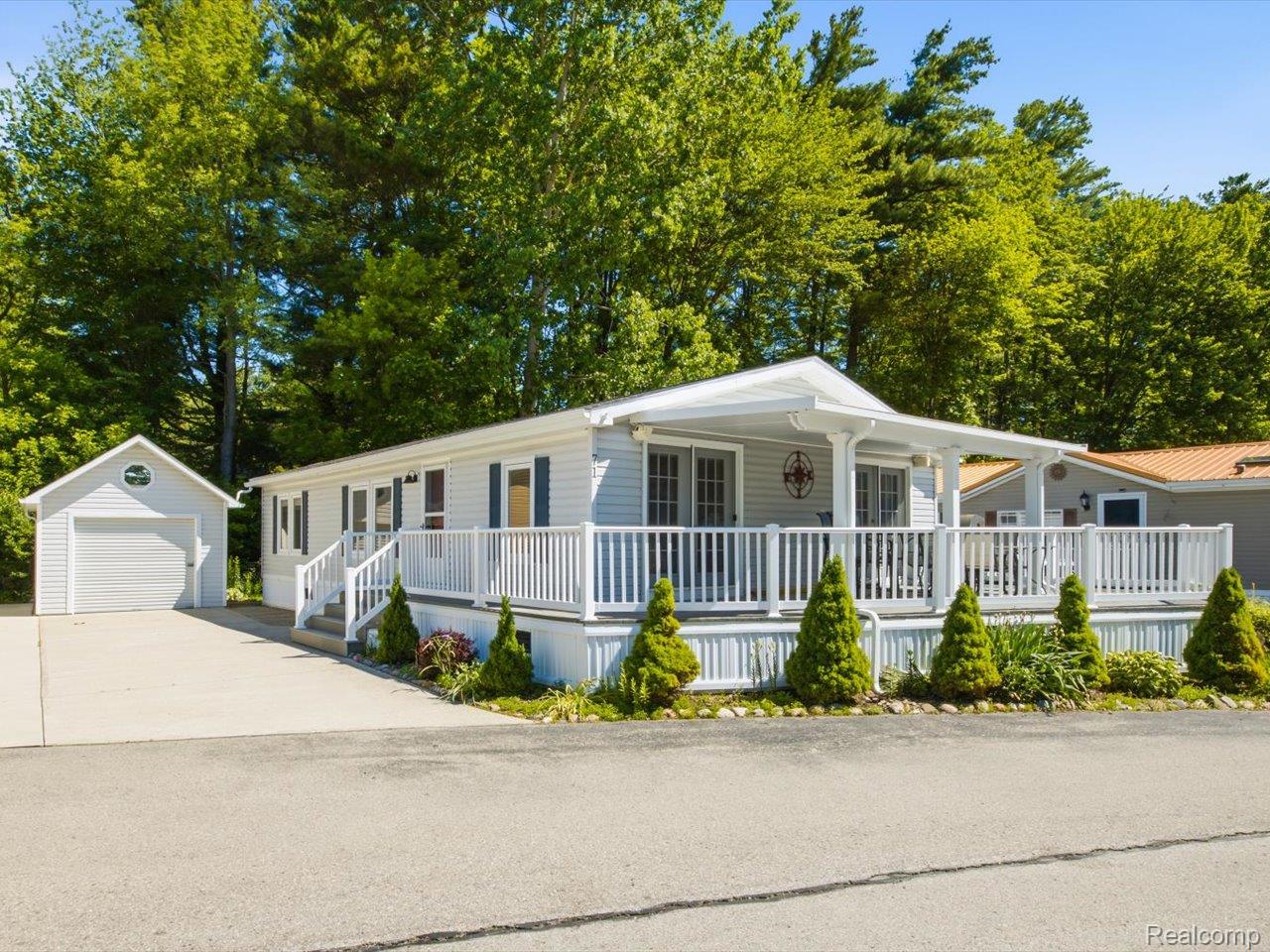 2545, Lakeshore, Applegate, Michigan, 48401
