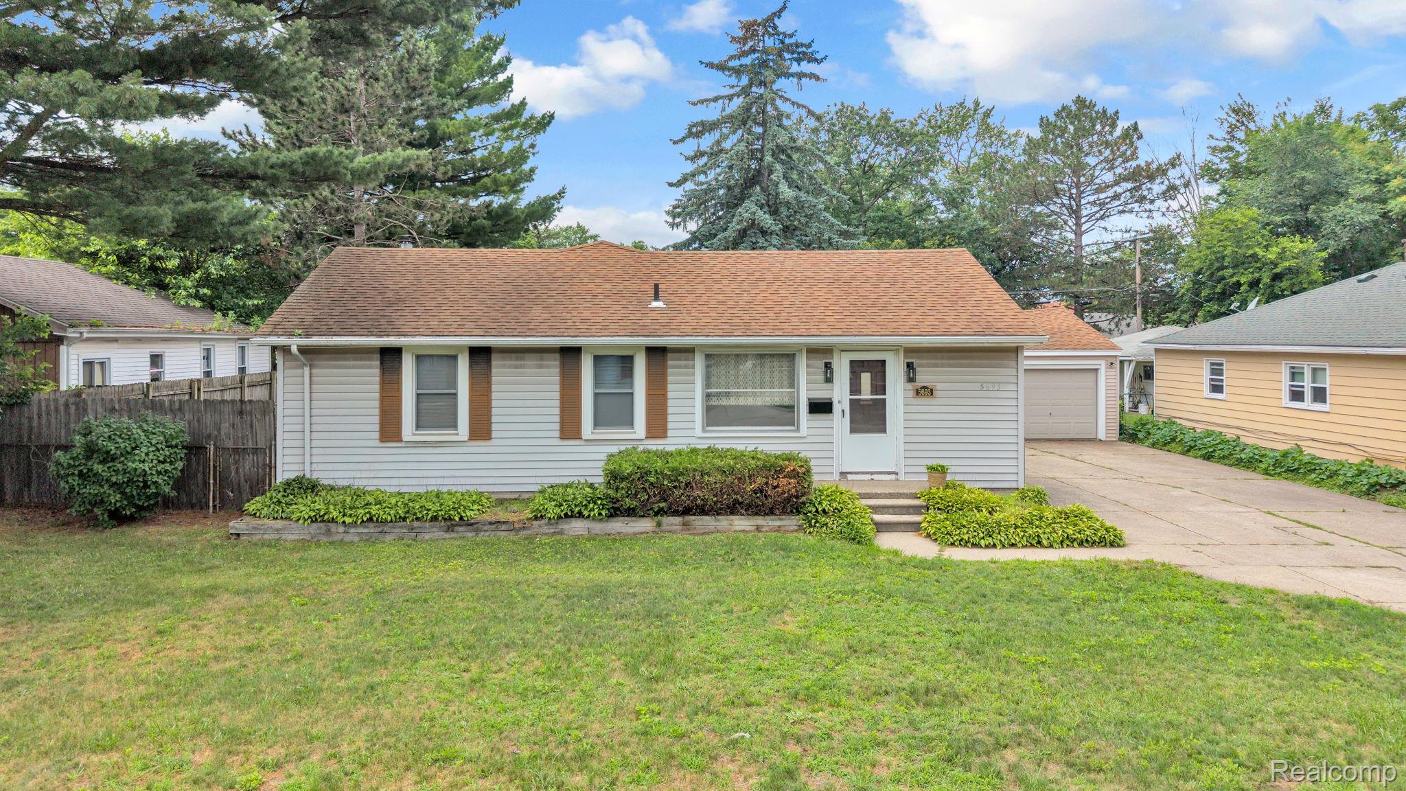 5693, Colonial, Dearborn Heights, Michigan, 48127