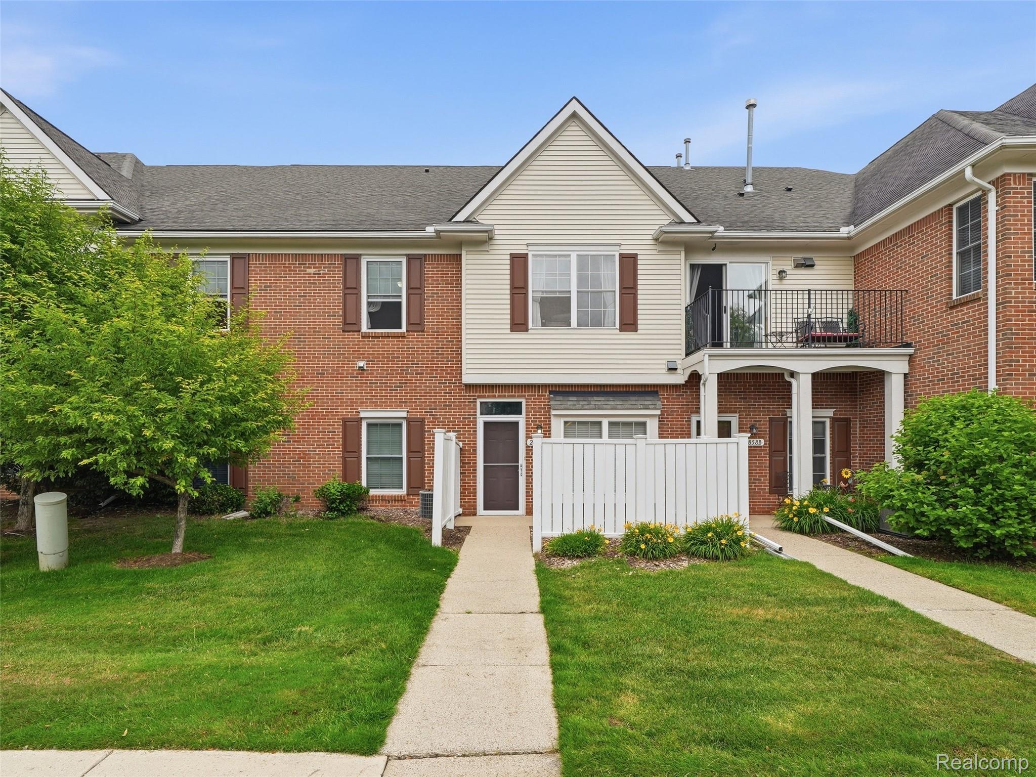 2858, Cottonwood Dr., #Unit B, Waterford, Michigan, 48328
