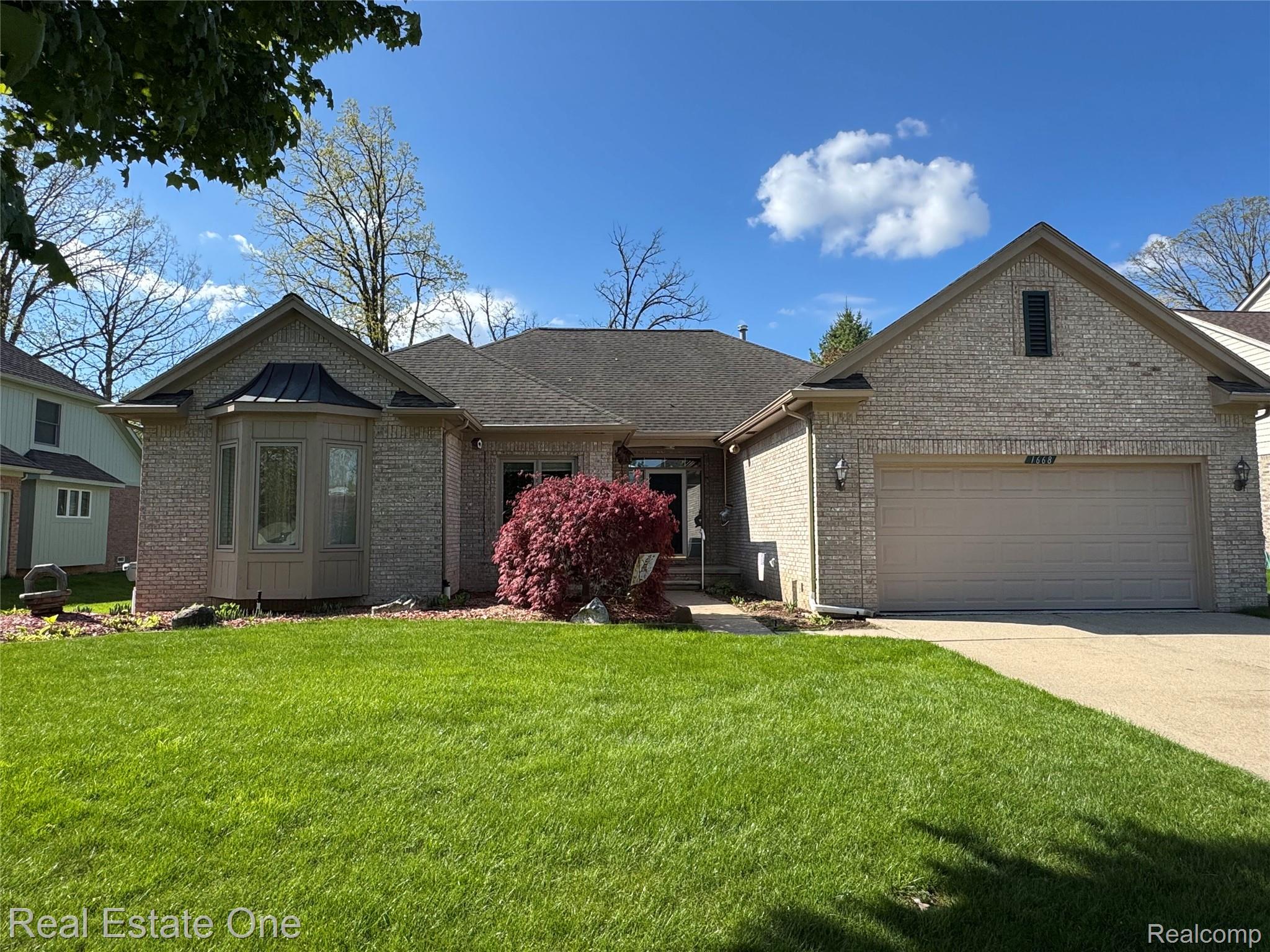 1668, Shore, Rochester Hills, Michigan, 48307