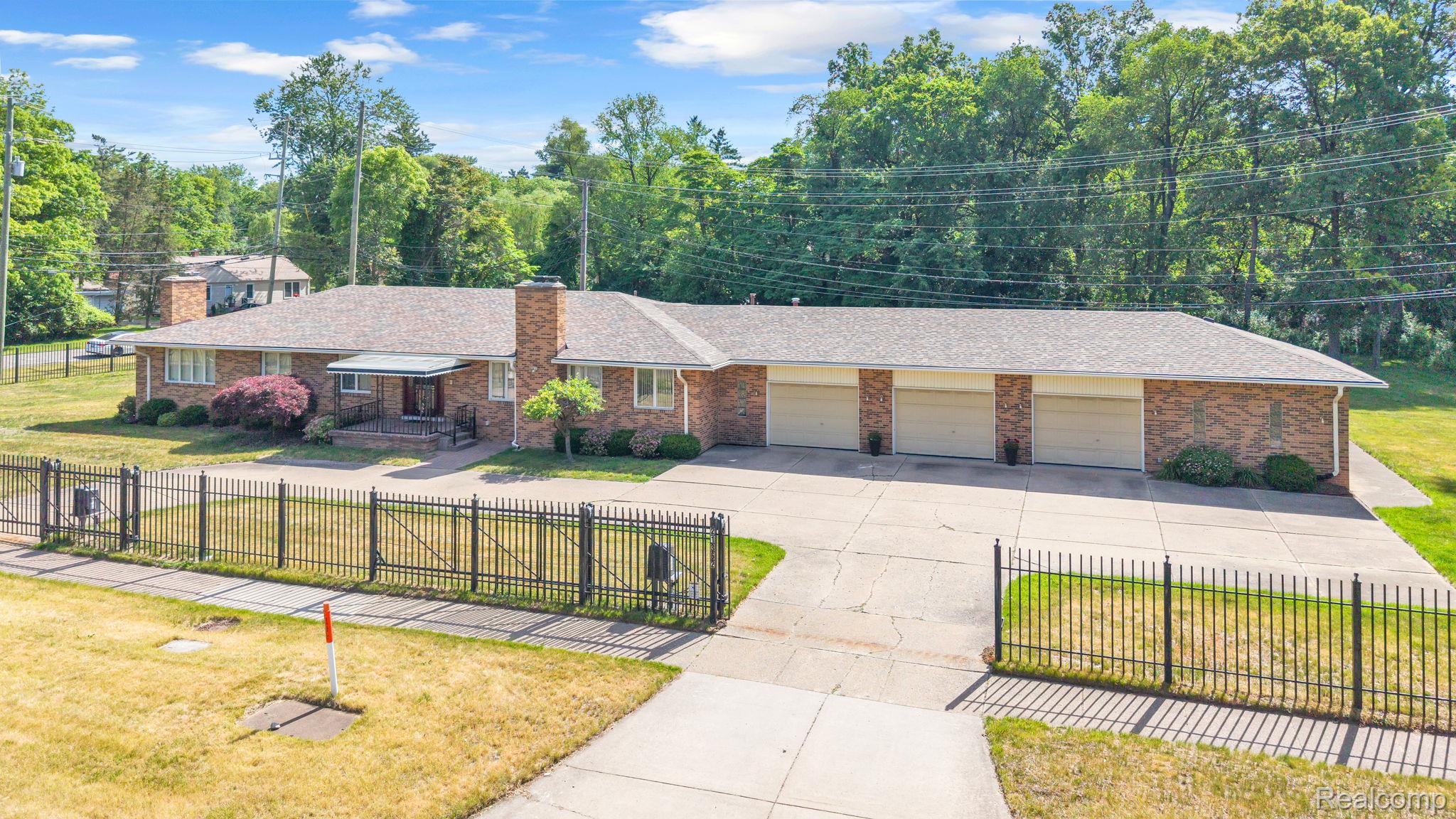 21362, Lahser, Southfield, Michigan, 48033