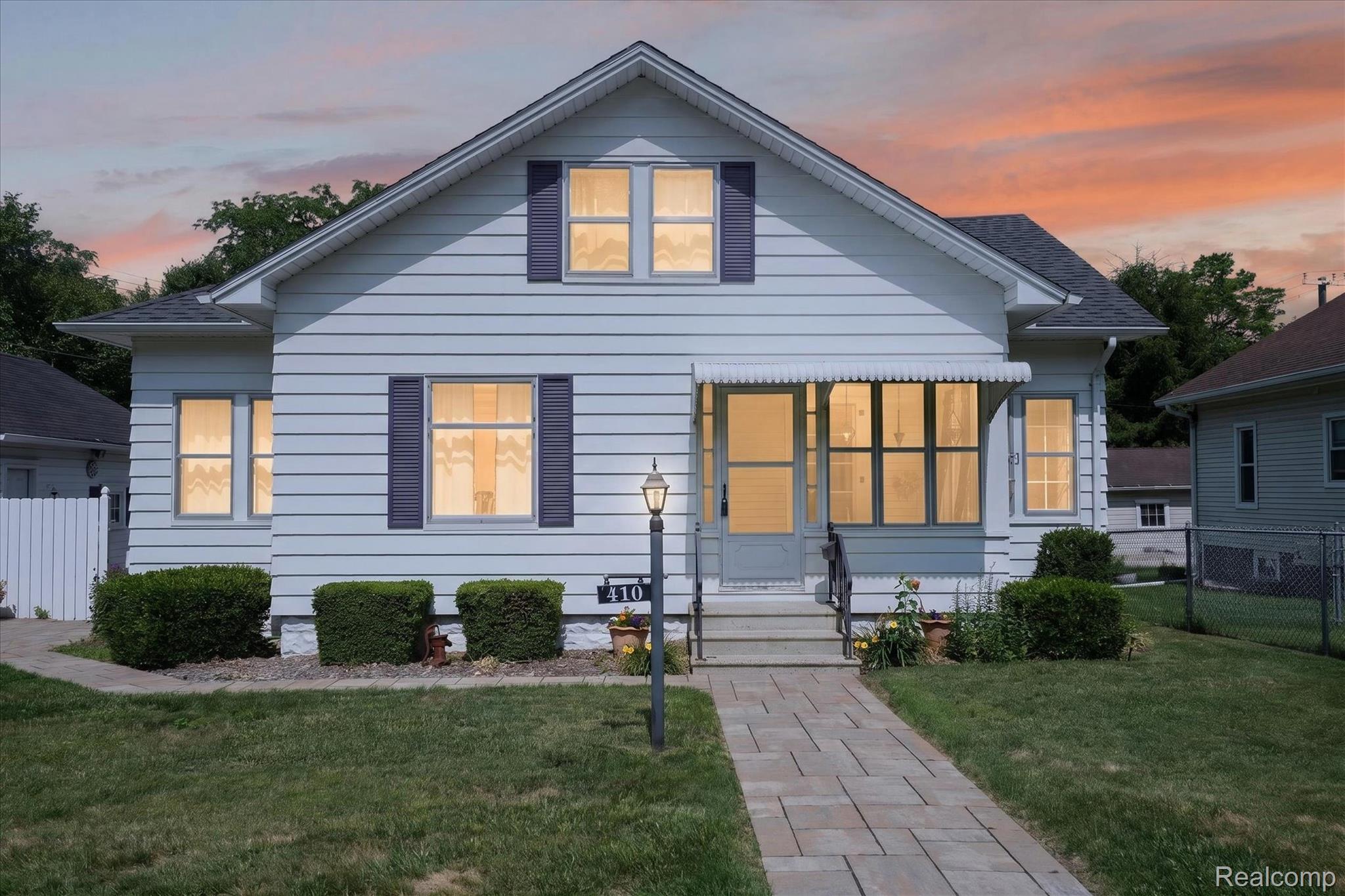 410, Center, Howell, Michigan, 48843