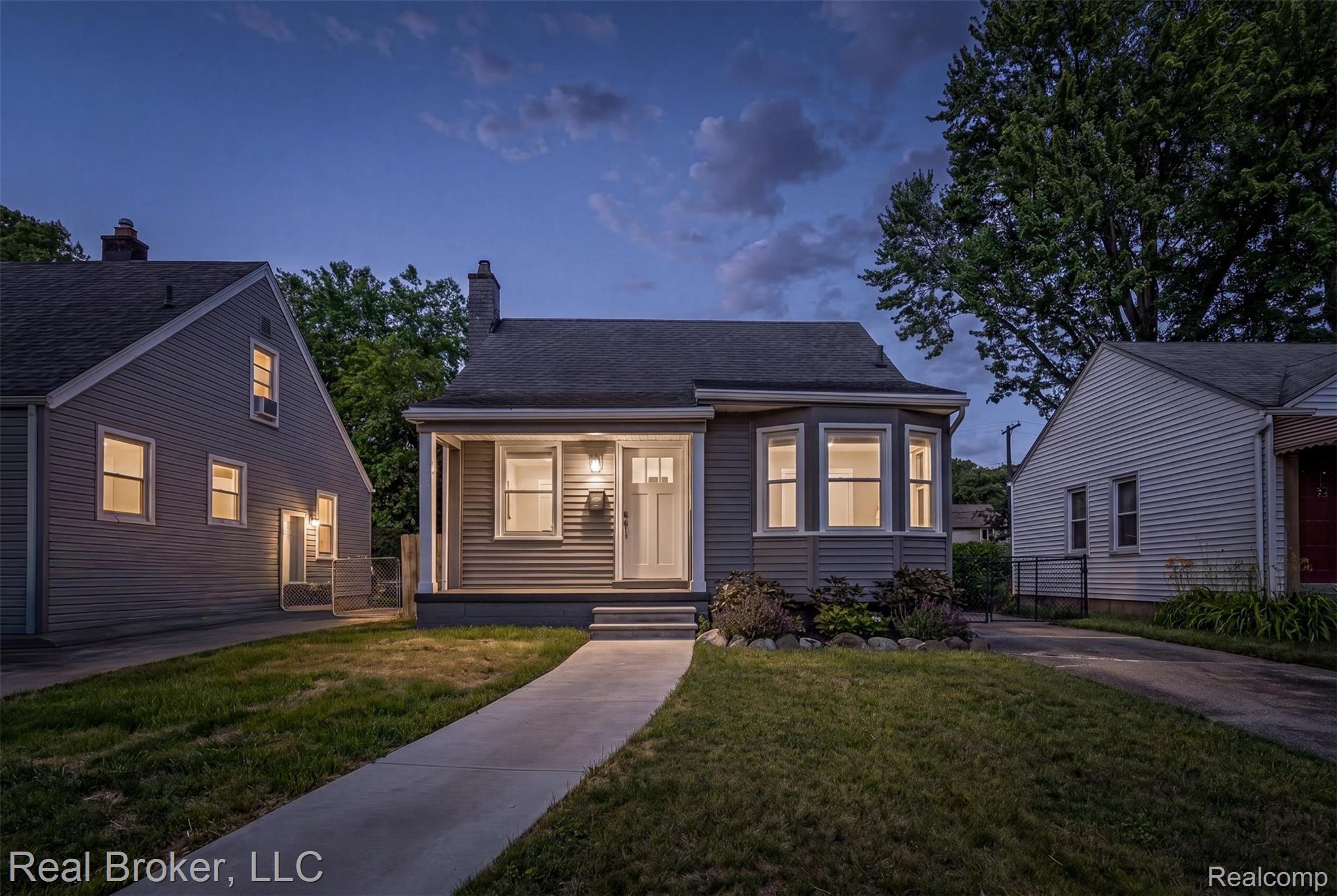 1516, Hoffman, Royal Oak, Michigan, 48067