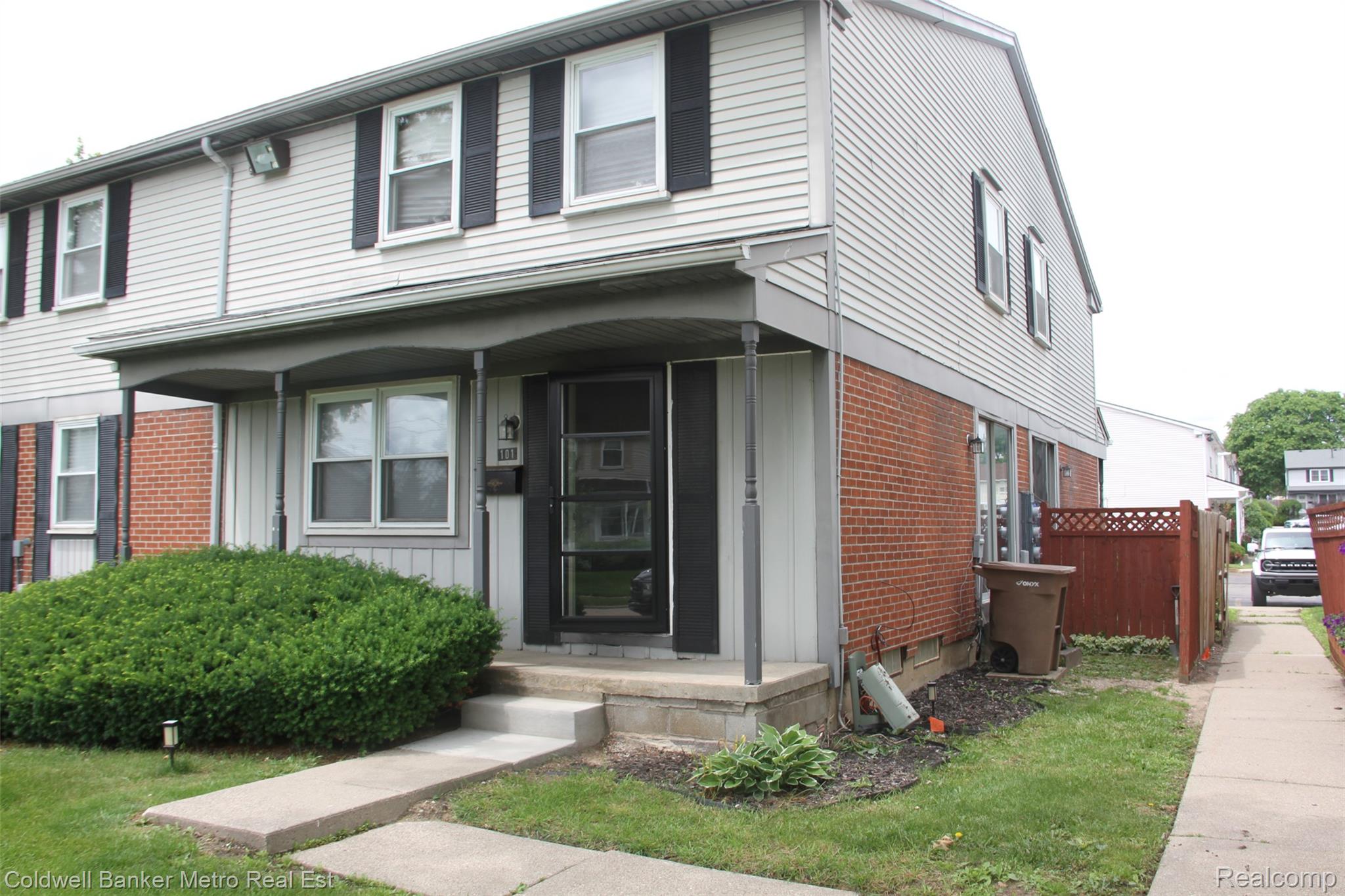 101, Beechwoode, Pontiac, Michigan, 48340