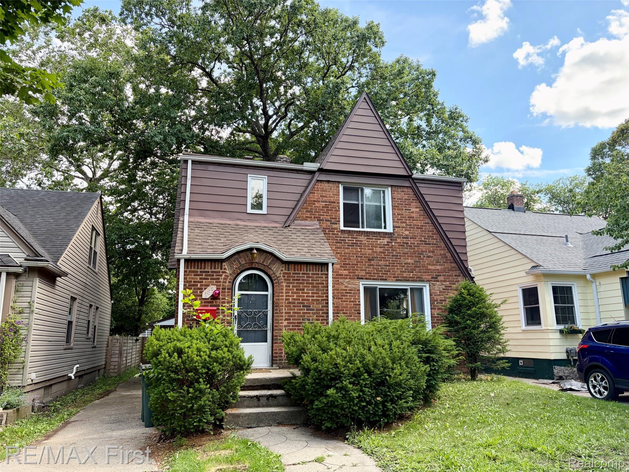 383, Chesterfield, Ferndale, Michigan, 48220