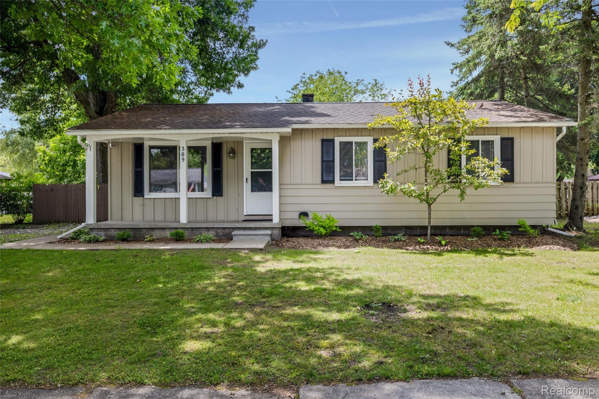 309, Crescent, Holly, Michigan, 48442