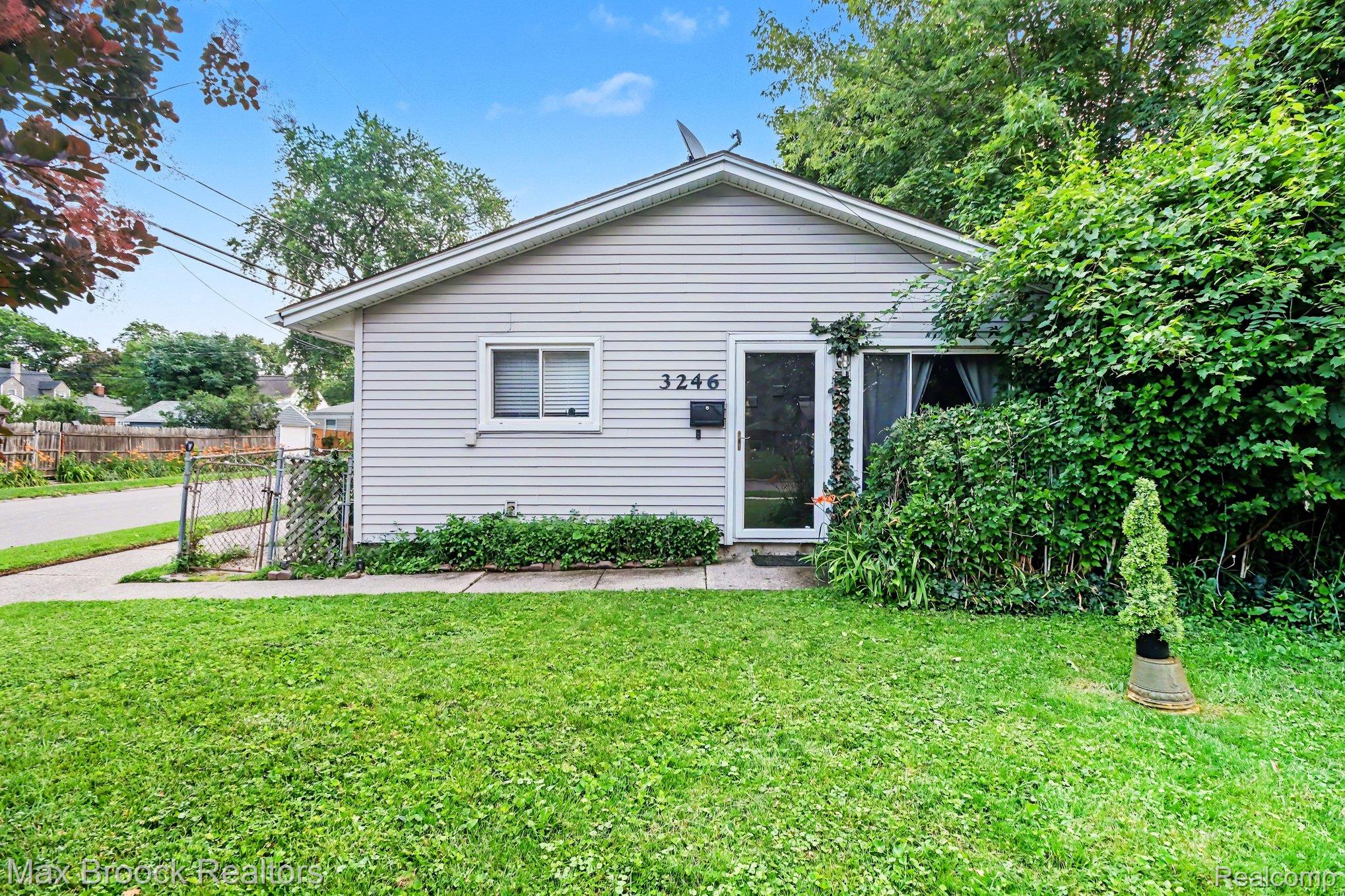 3246, Harris, Ferndale, Michigan, 48220