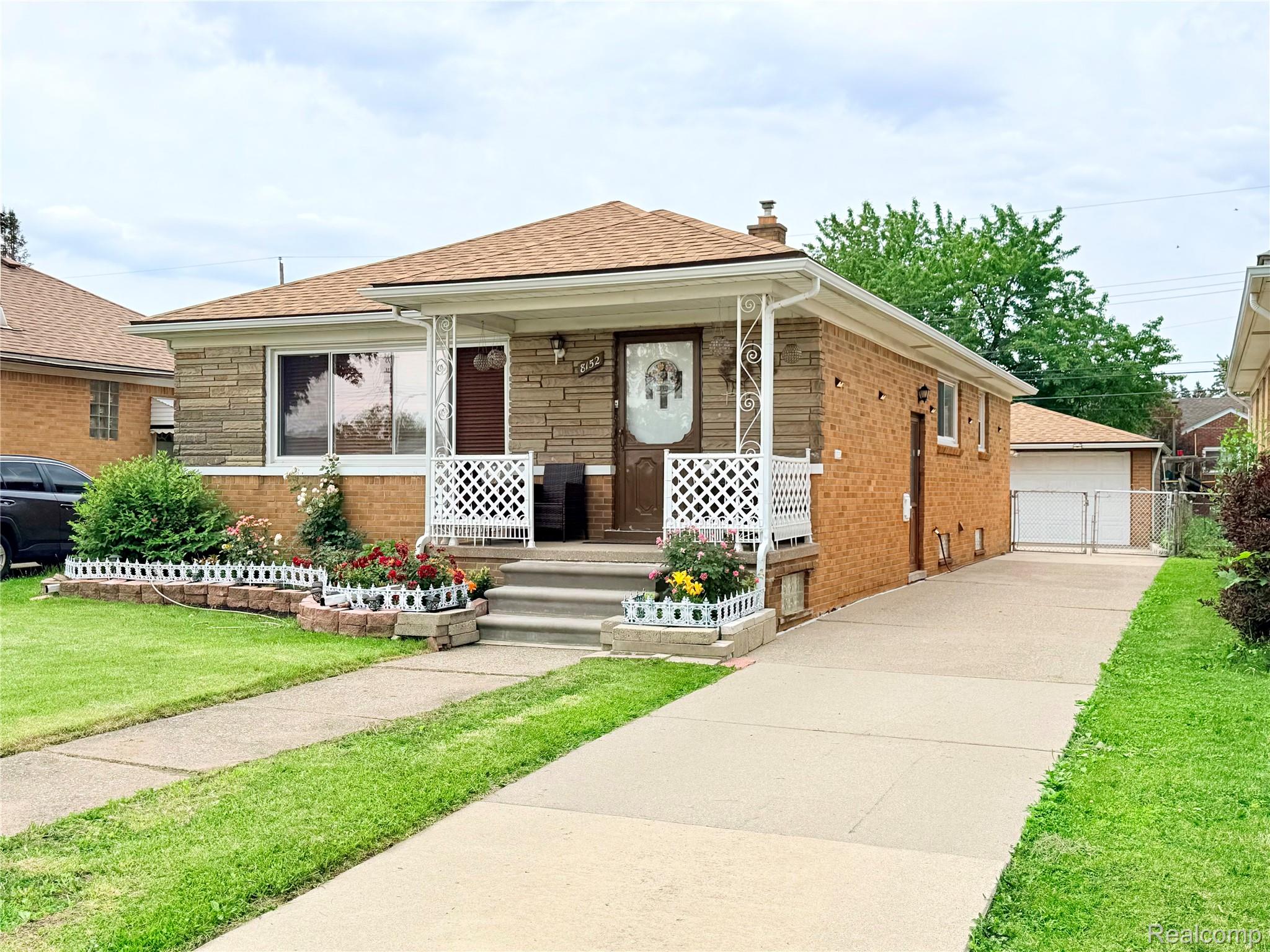 8152, Potomac, Center Line, Michigan, 48015