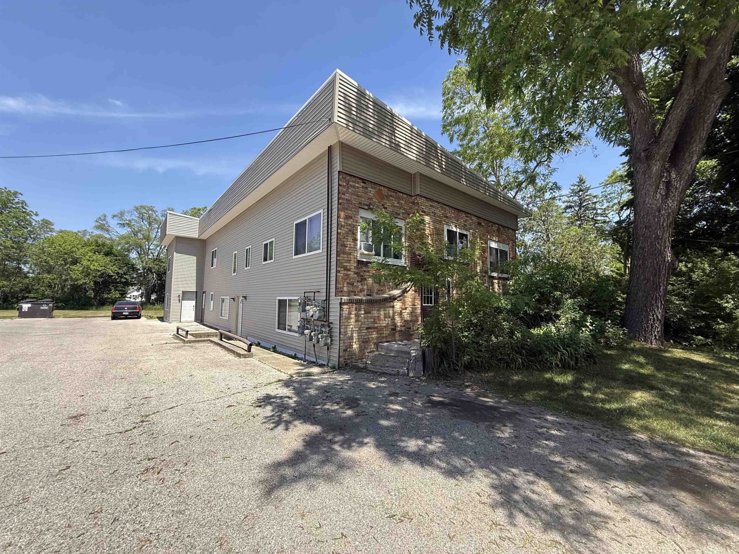 1019 E Broadway