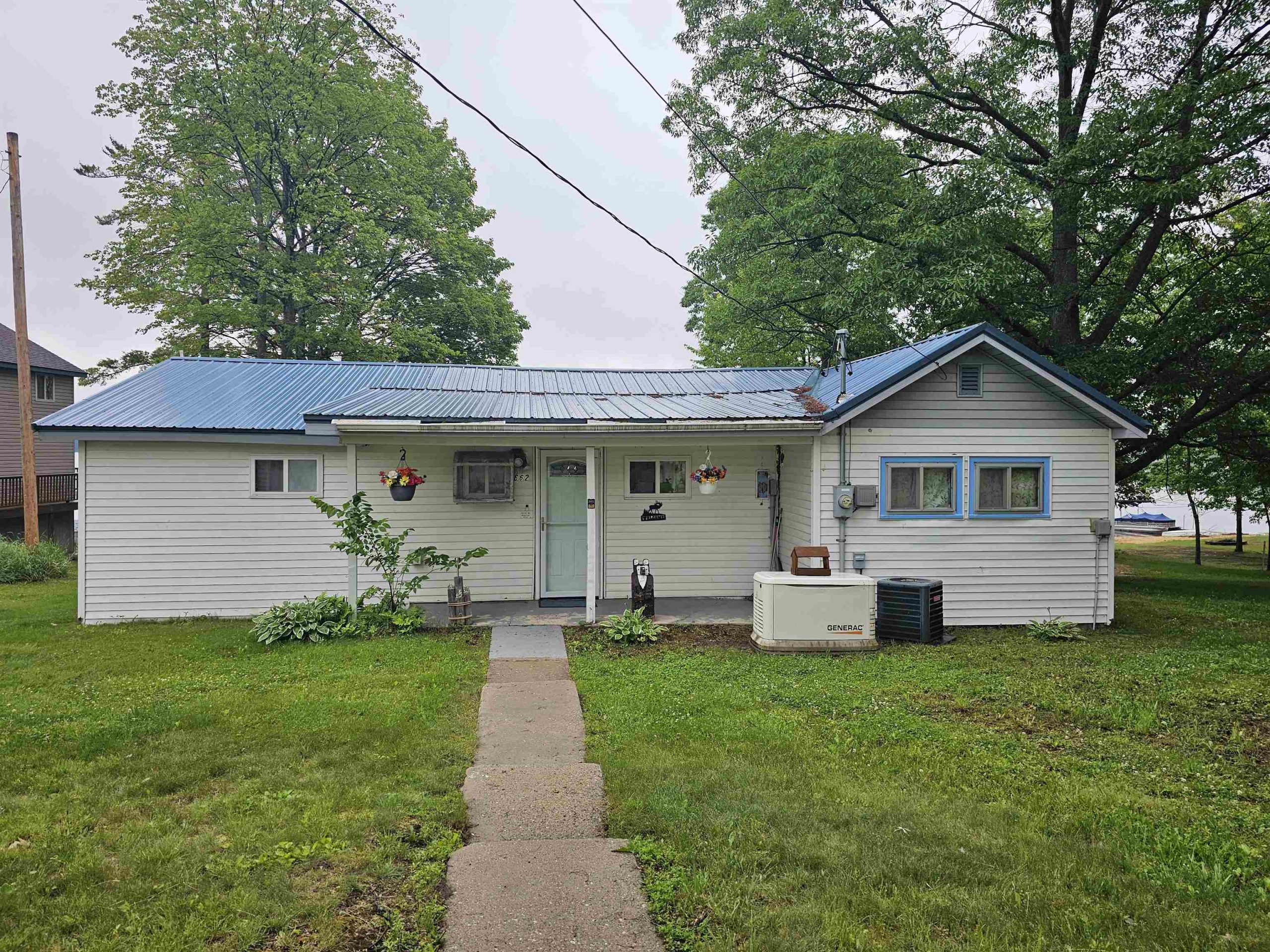 662 N Lakeview