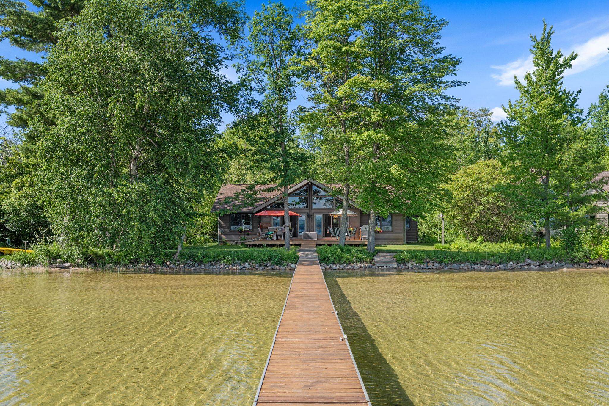 8585 Strawberry Point