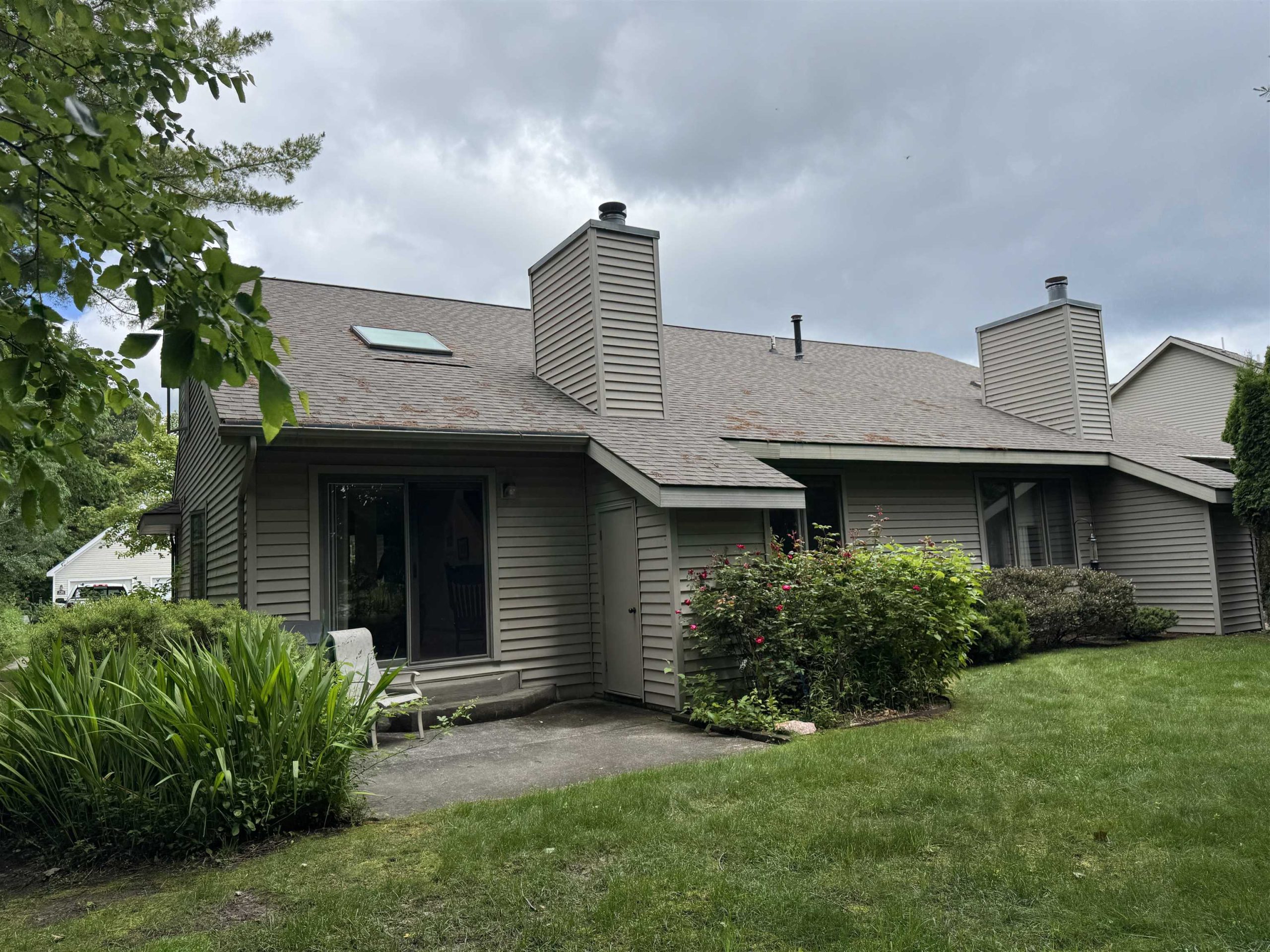 723 N Apple Tree