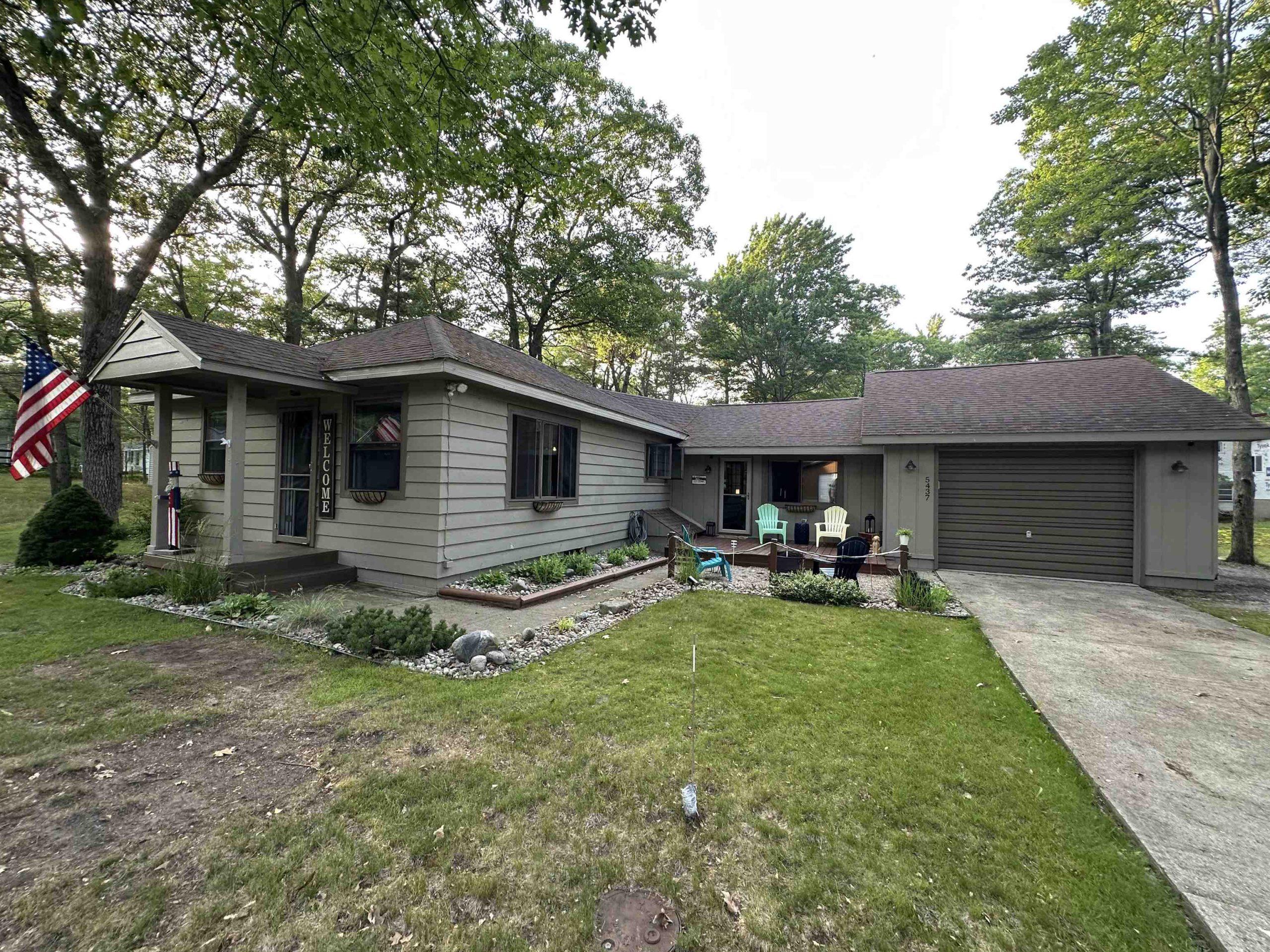 5437 E 8th
