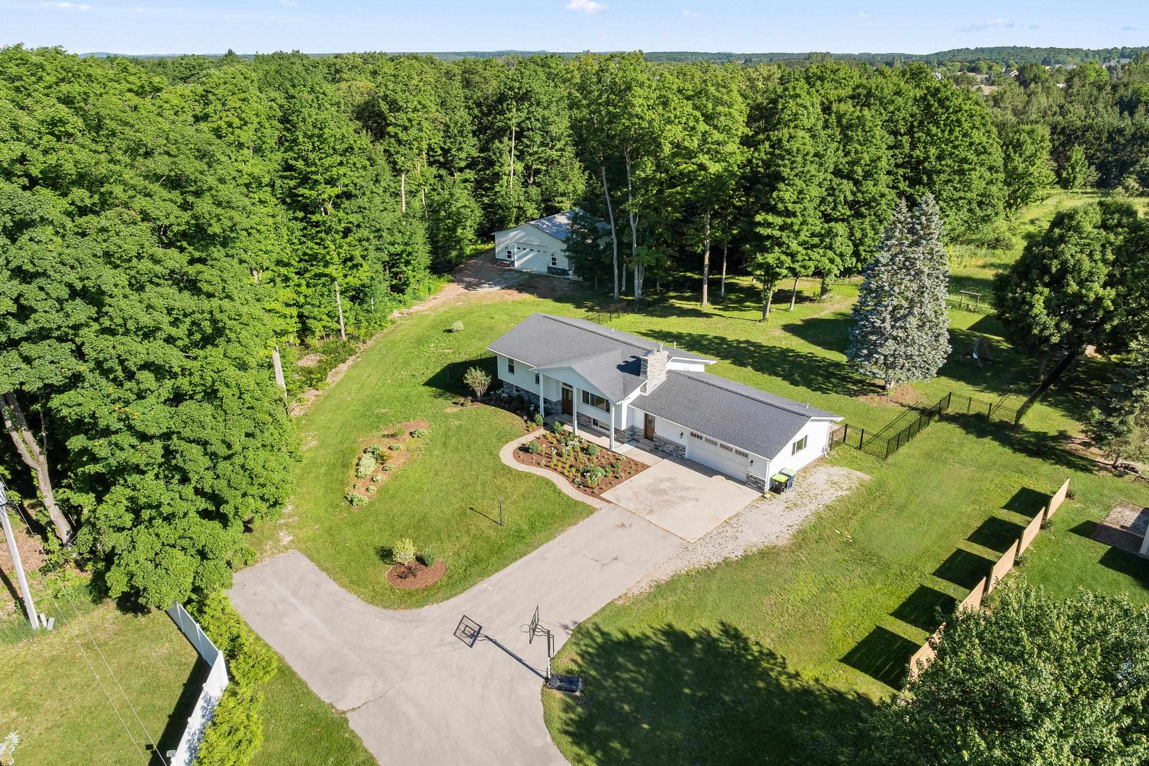 3733 E Long Lake