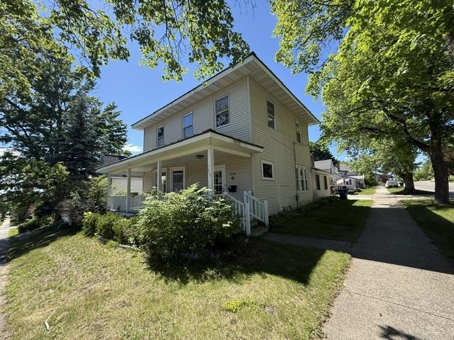 319 E Nelson