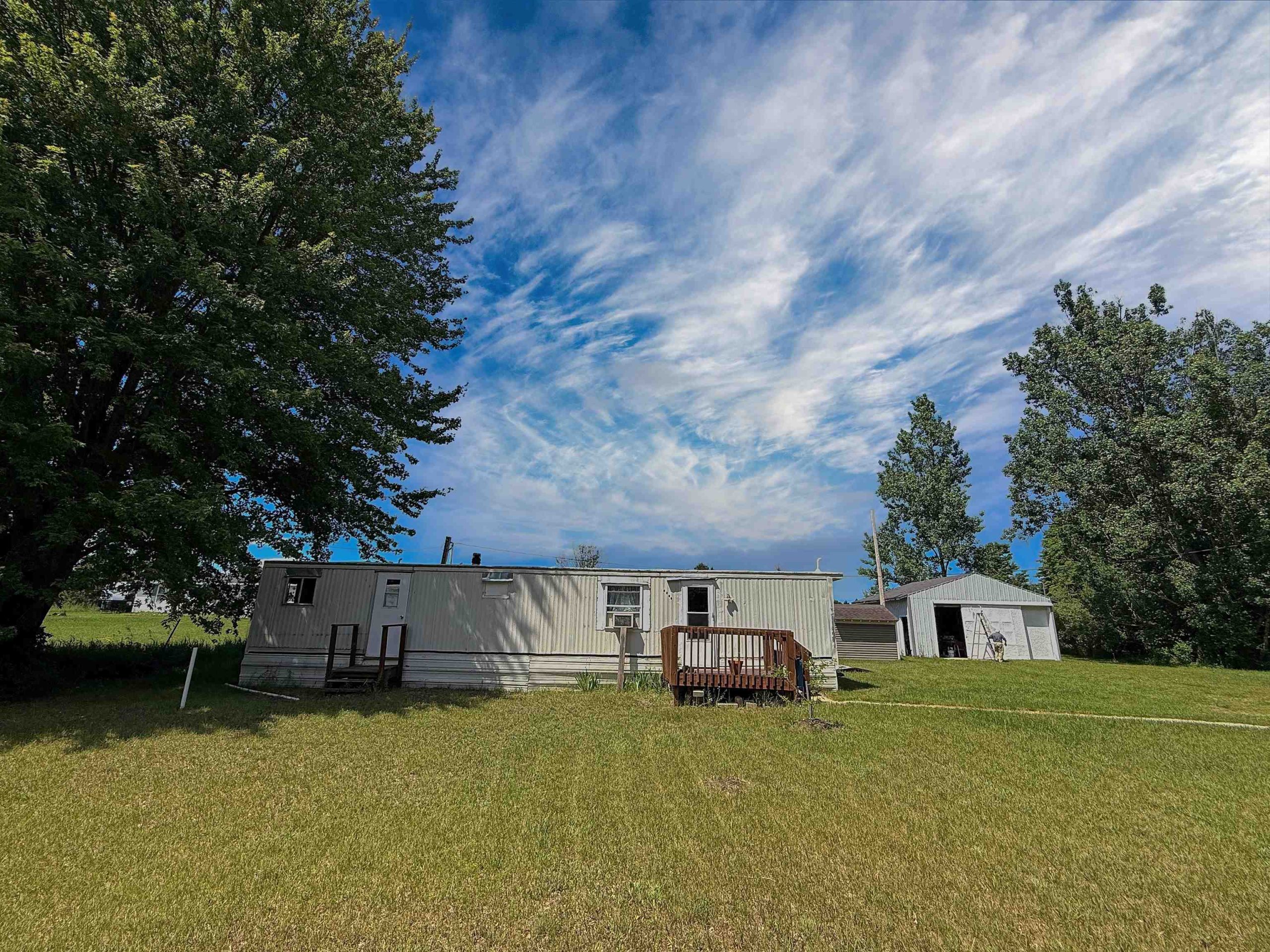 1395 E Duck Lake