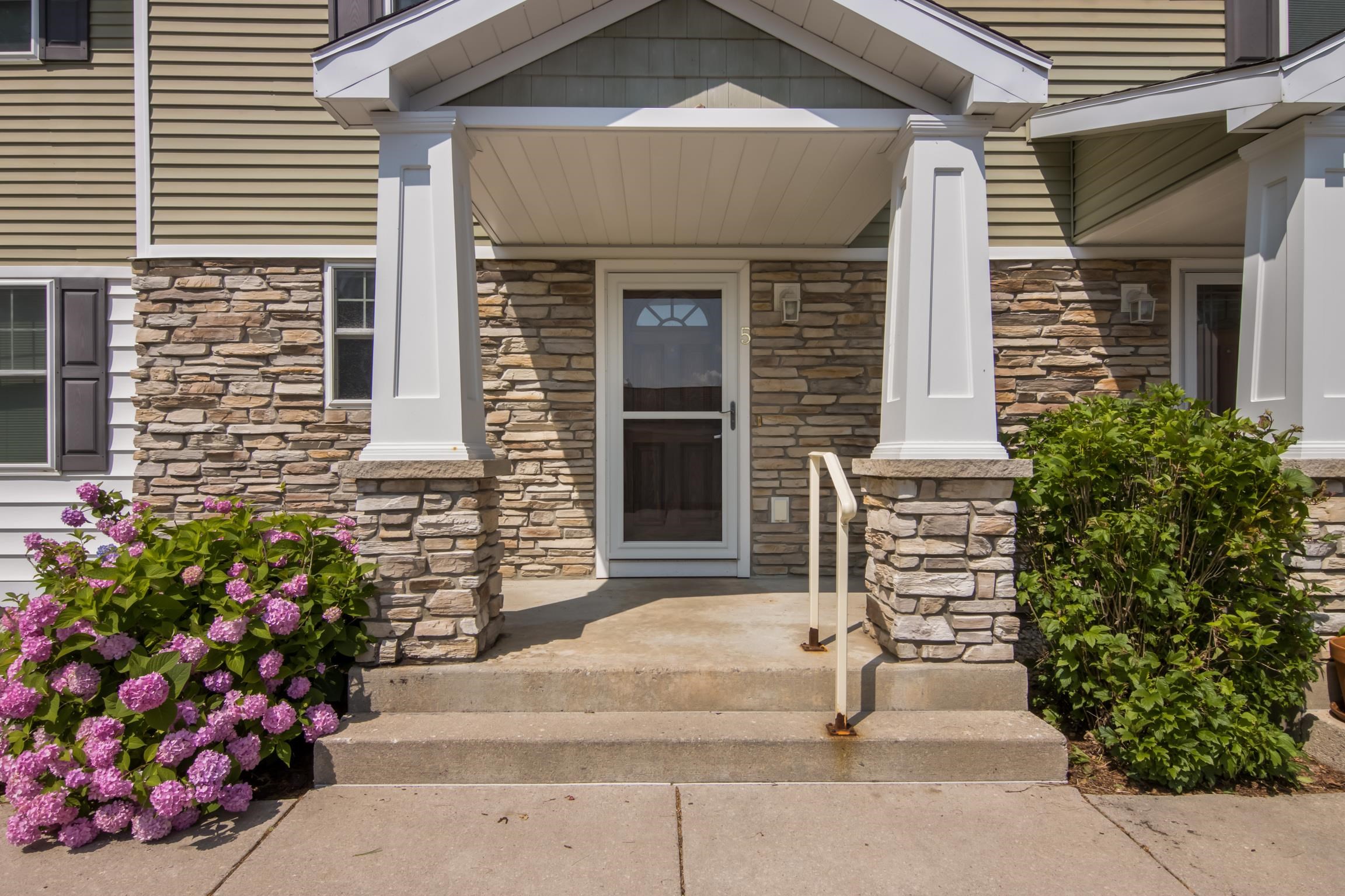 1424 Newport