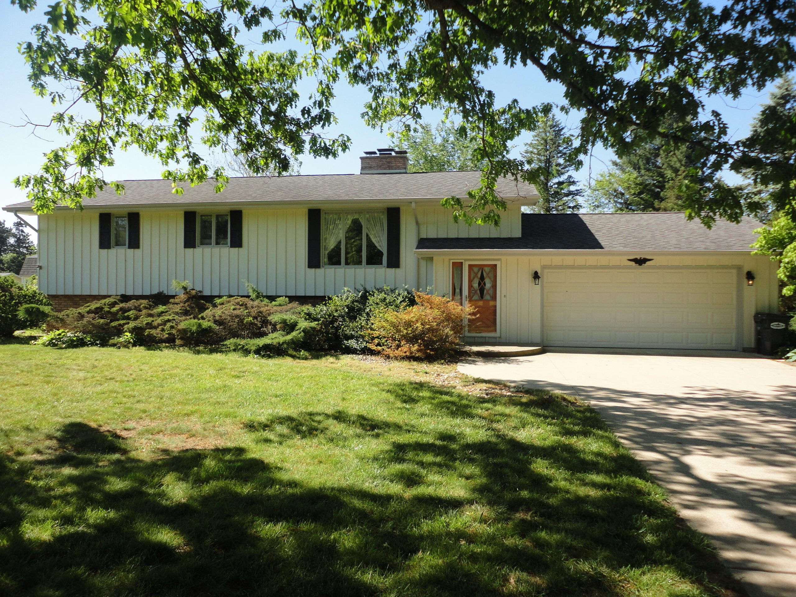 8711 Riverbend Drive